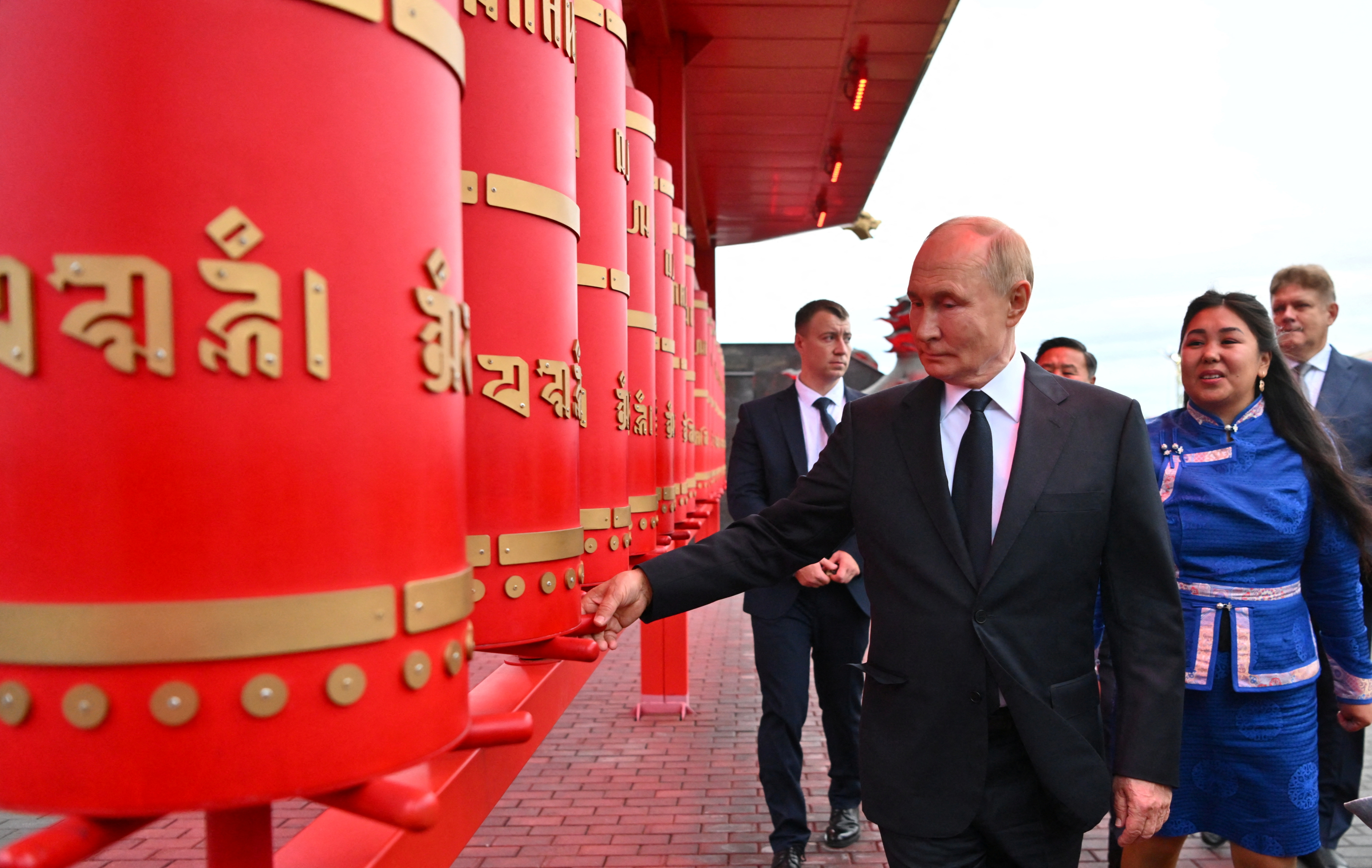 Russian President Putin visits Buddhist monastery in Kyzyl