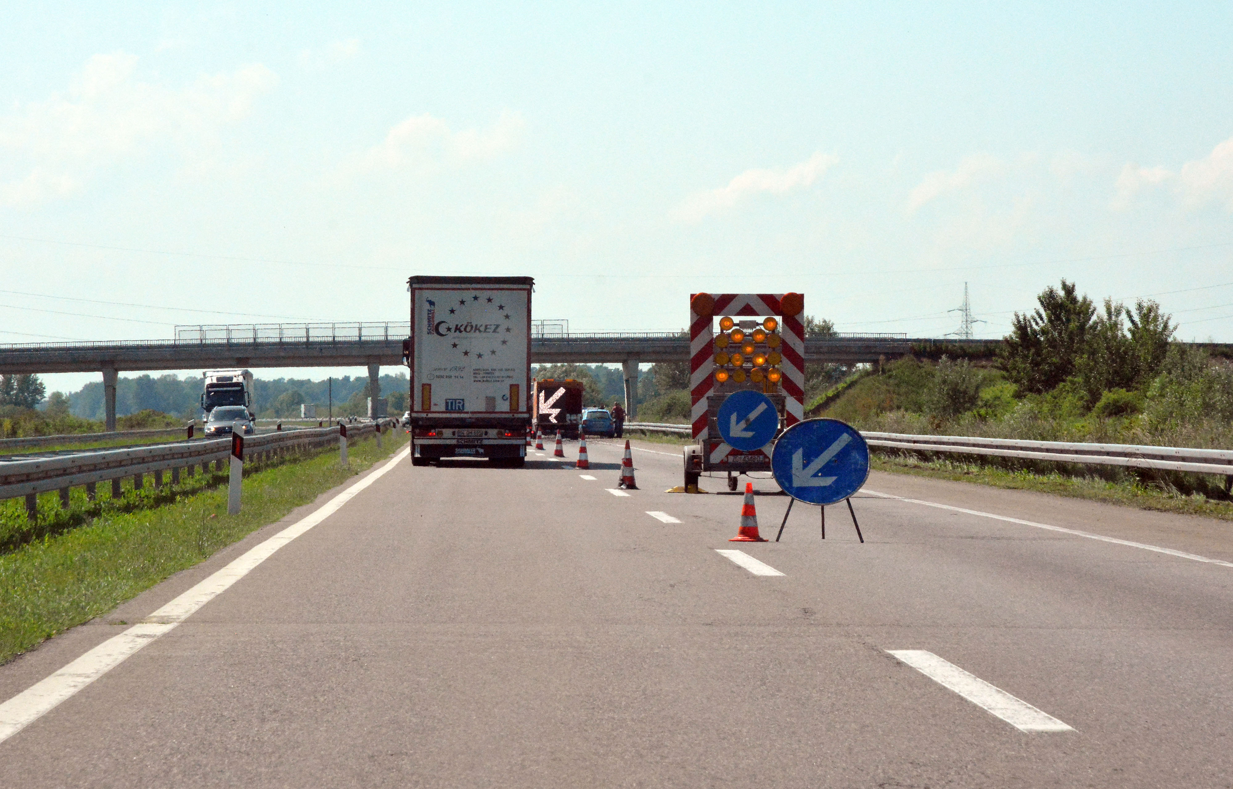 Gundinci/Sikirevci: Kod nadvožnjaka u cijelosti izgorio automobil marke BMW