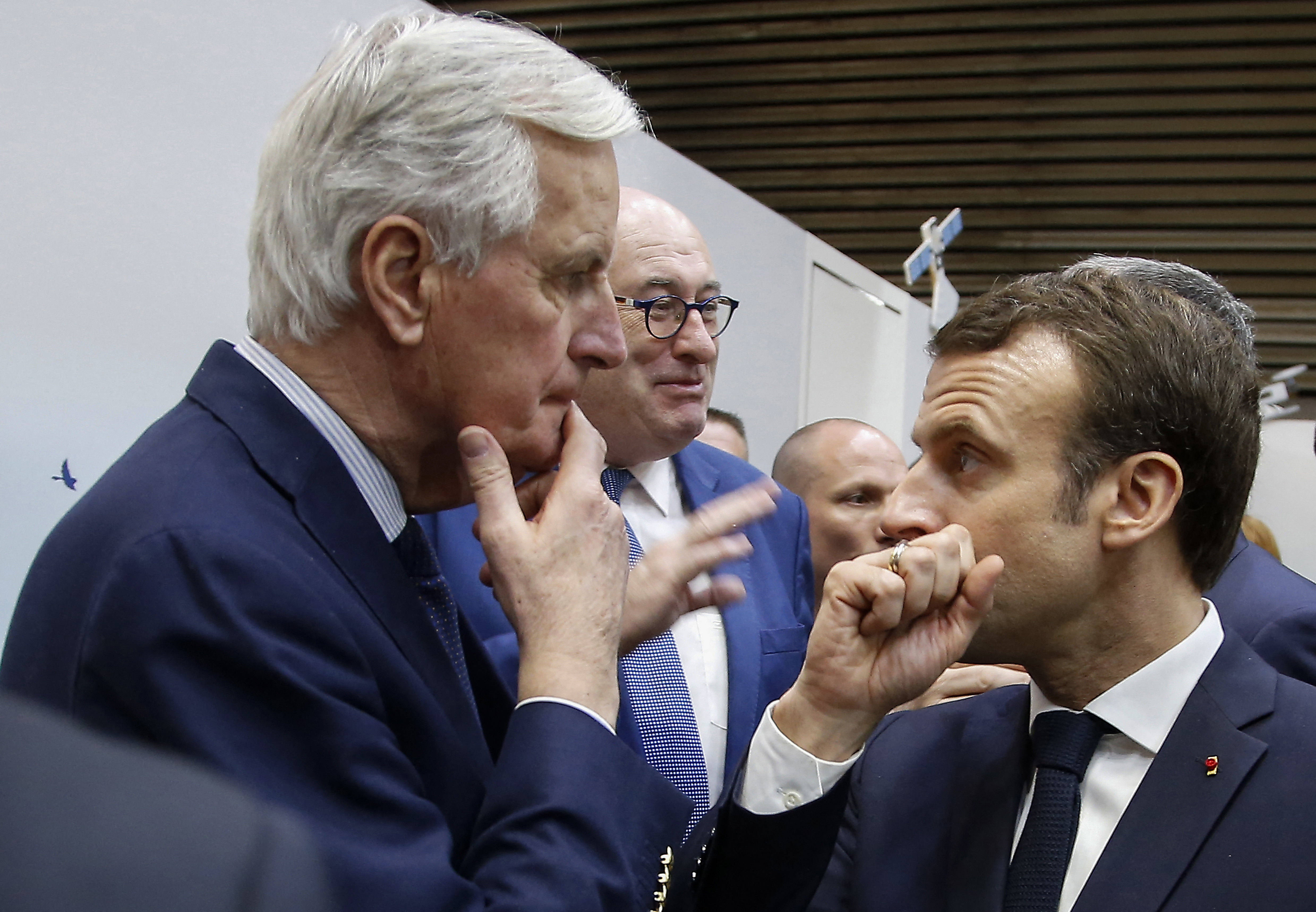 Michel Barnier i Emmanuel Macron