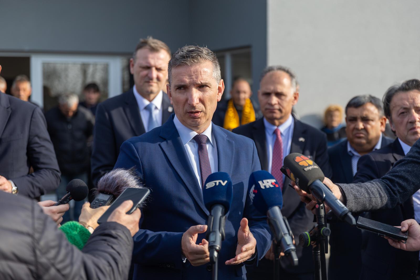 Beli Manastir: Konferencija za medije u Romskom naselju u Dardi