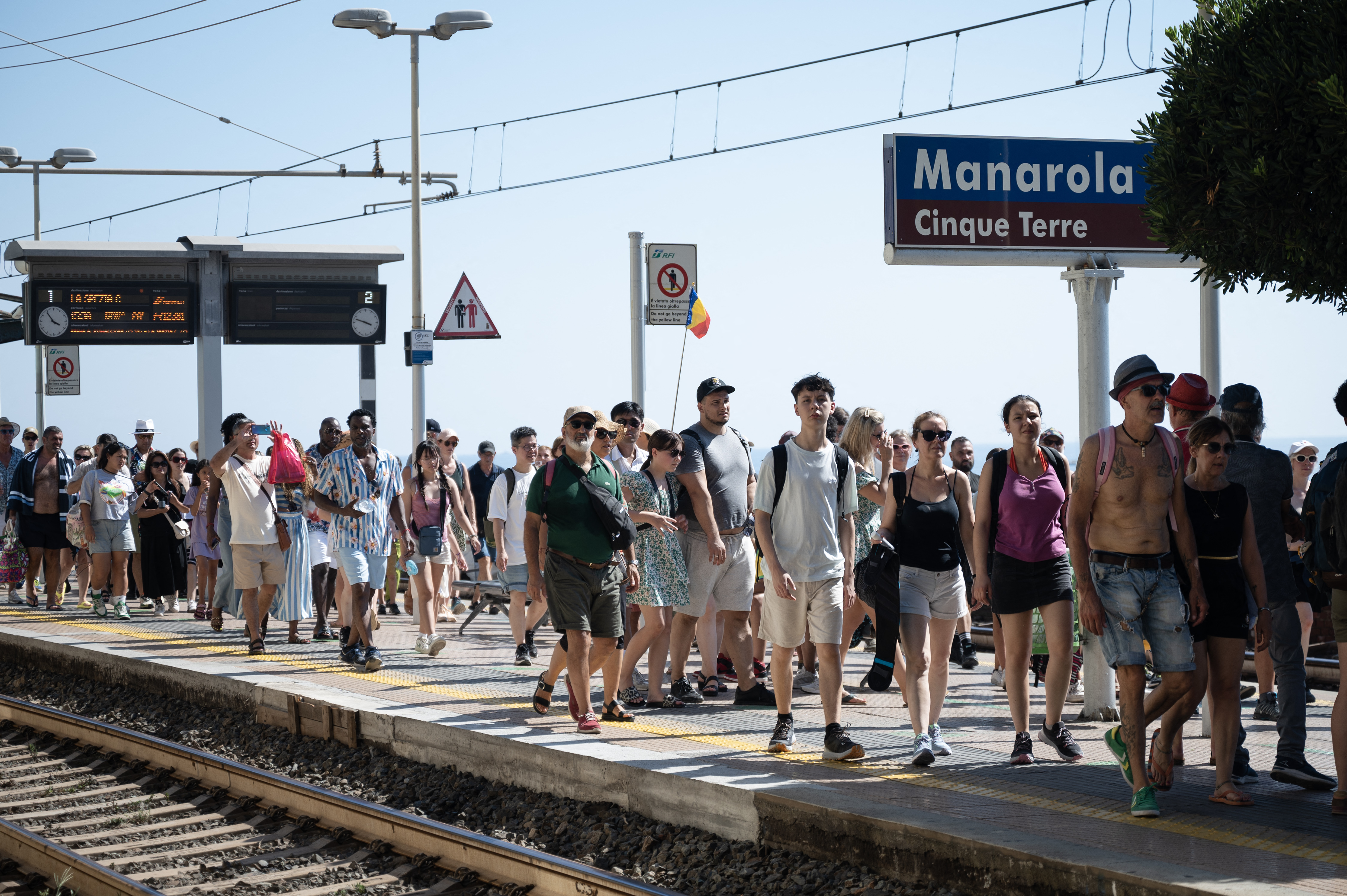 italija, talijanska željeznica, vlak, vlakovi, stanica, turisti