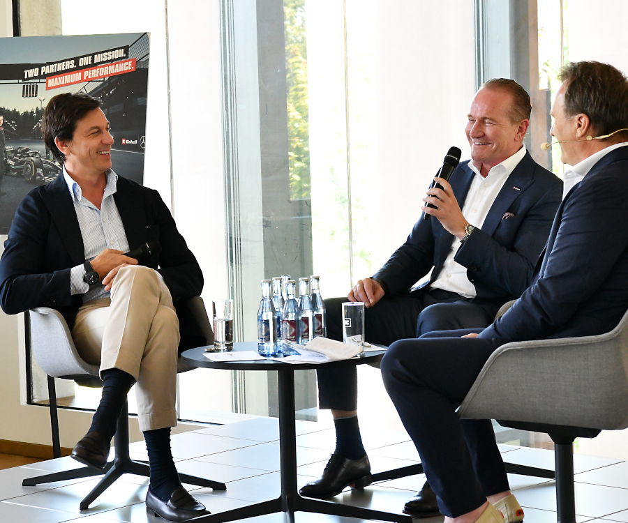 1725885430-Einhell-Andreas-Kroiss_Mercedes-Toto-Wolff_Header_900x750px.jpg