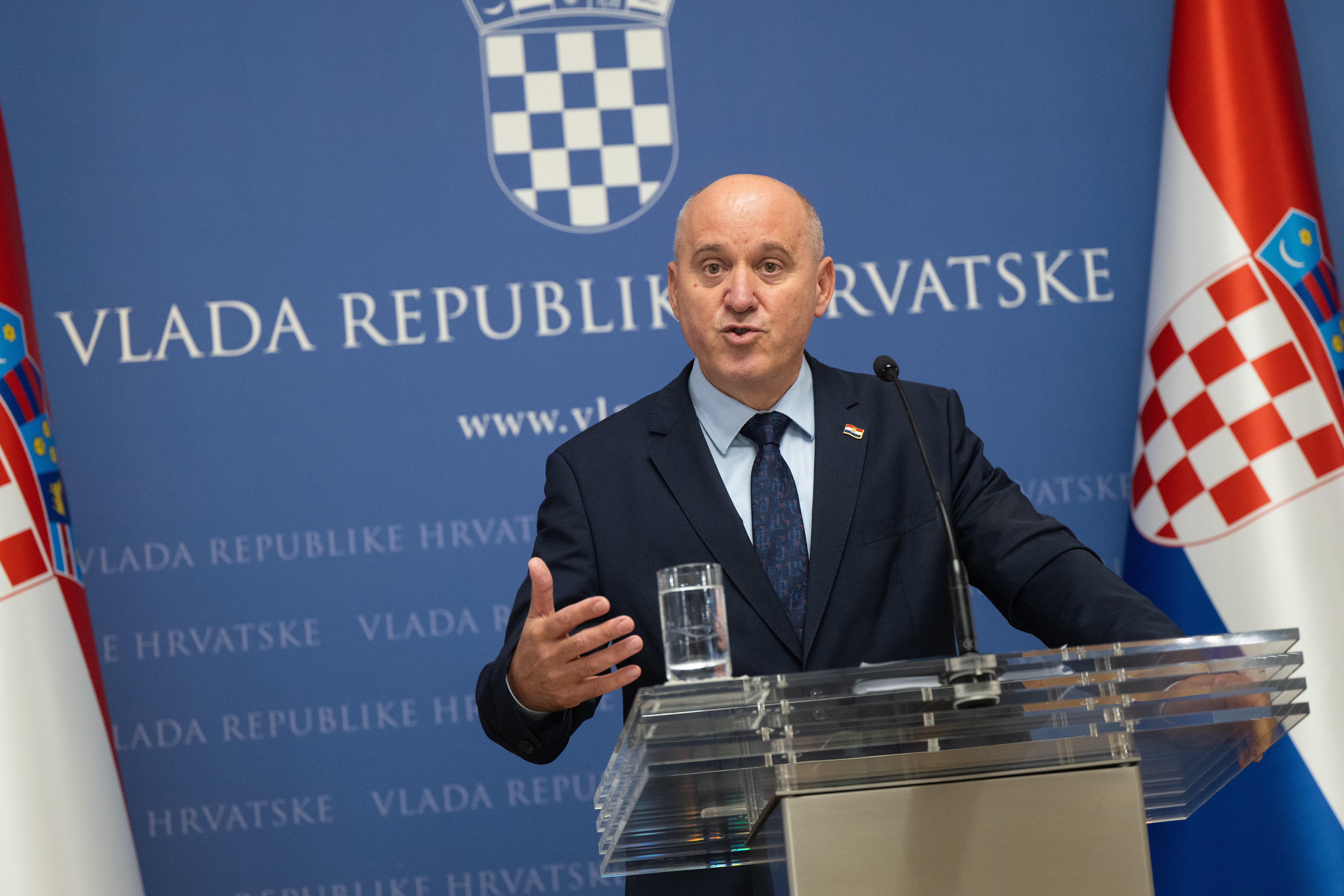 Zagreb: Branko Bačić dao je izjavu za medije nakon sastanka parlamentarne većine