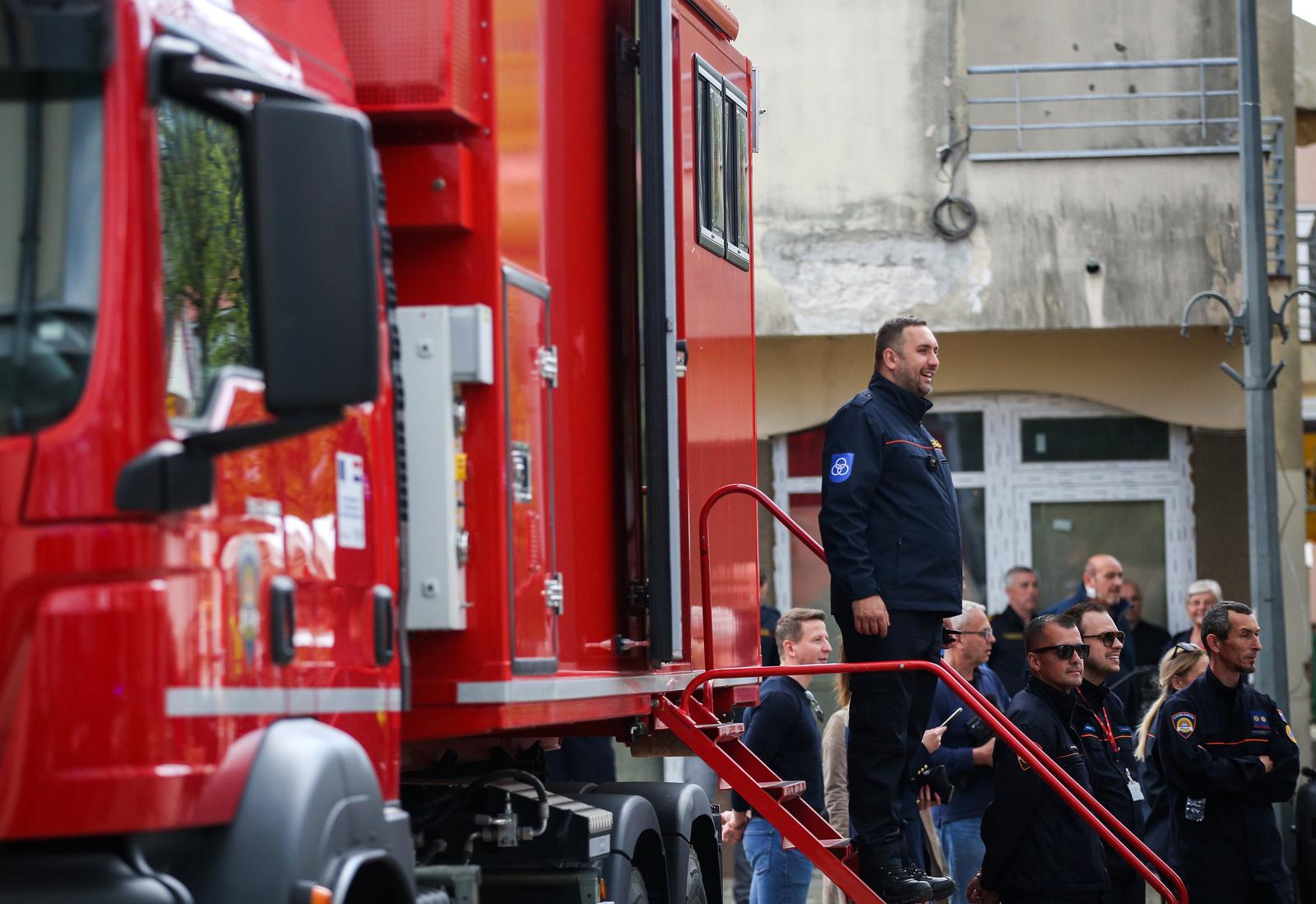 U Svetoj Nedelji održana vježba napada automobila bombom, požara zgrade i potrage za nestalom osobom