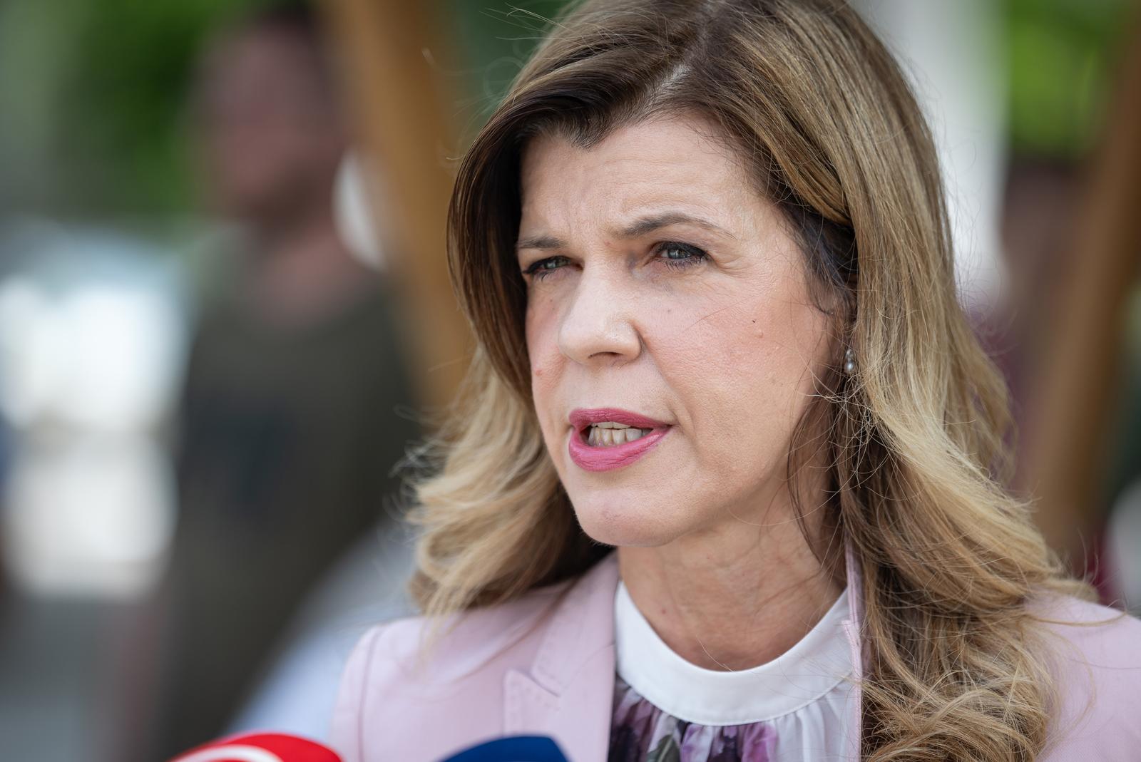 Osijek: Konferencija za medije potpredsjednice SDP-a i prve na listi za Europski parlament Biljane Borzan