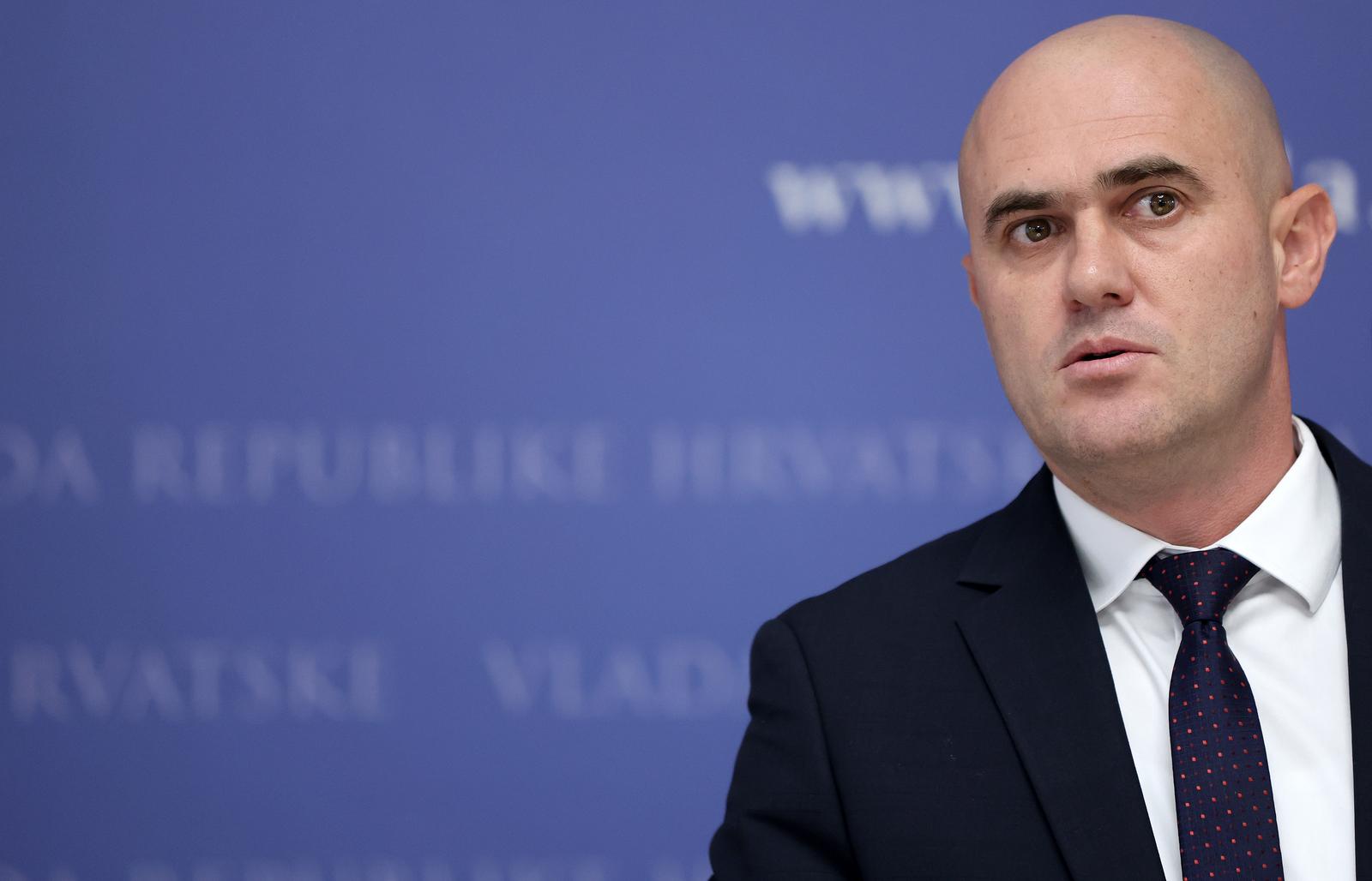 Zagreb: Josip Dabro obratio se medijima nakon sastanka parlamentarne većine