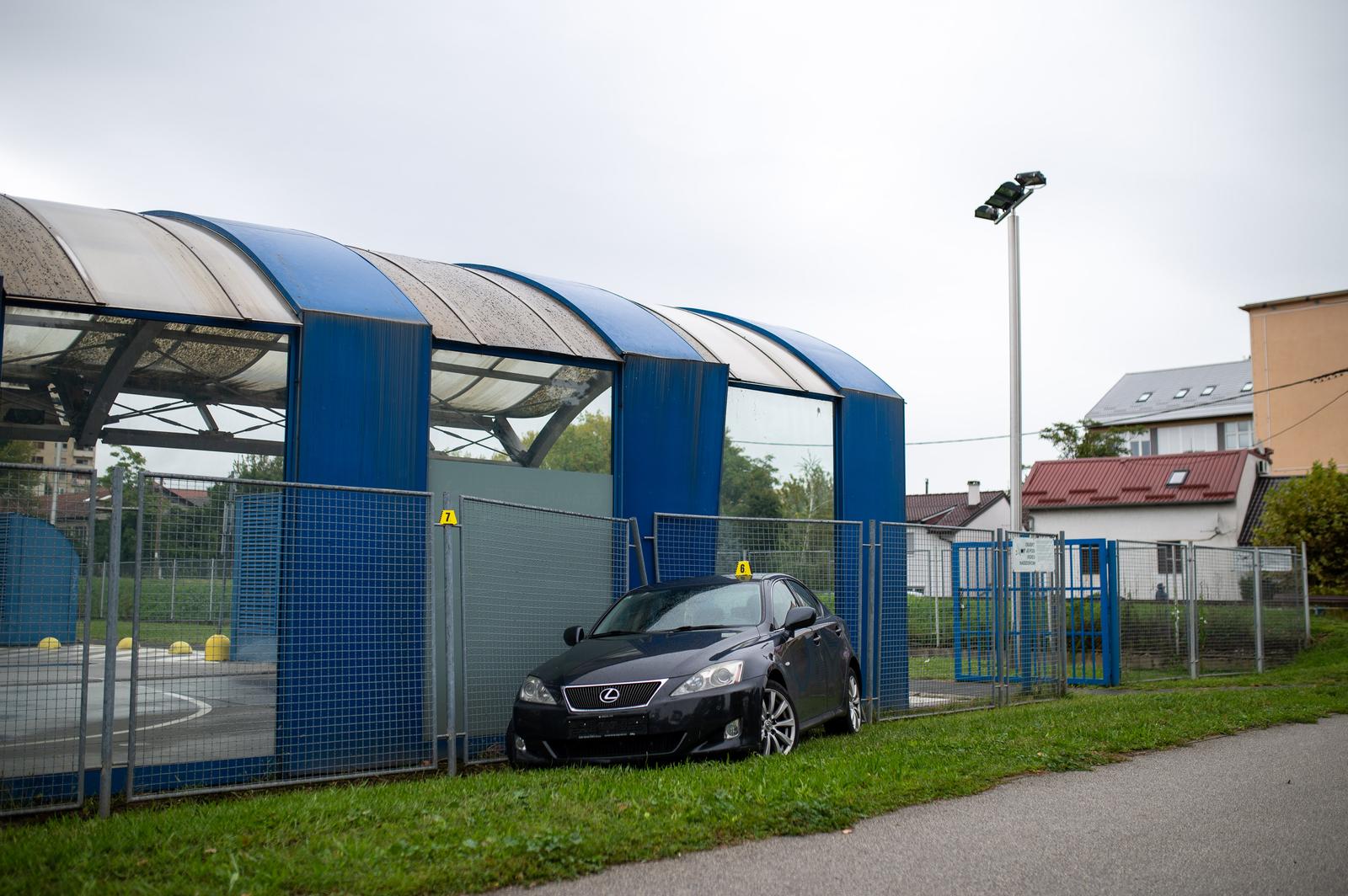 Zagreb: Automobilom naletio na pješake te se zabio u ogradu