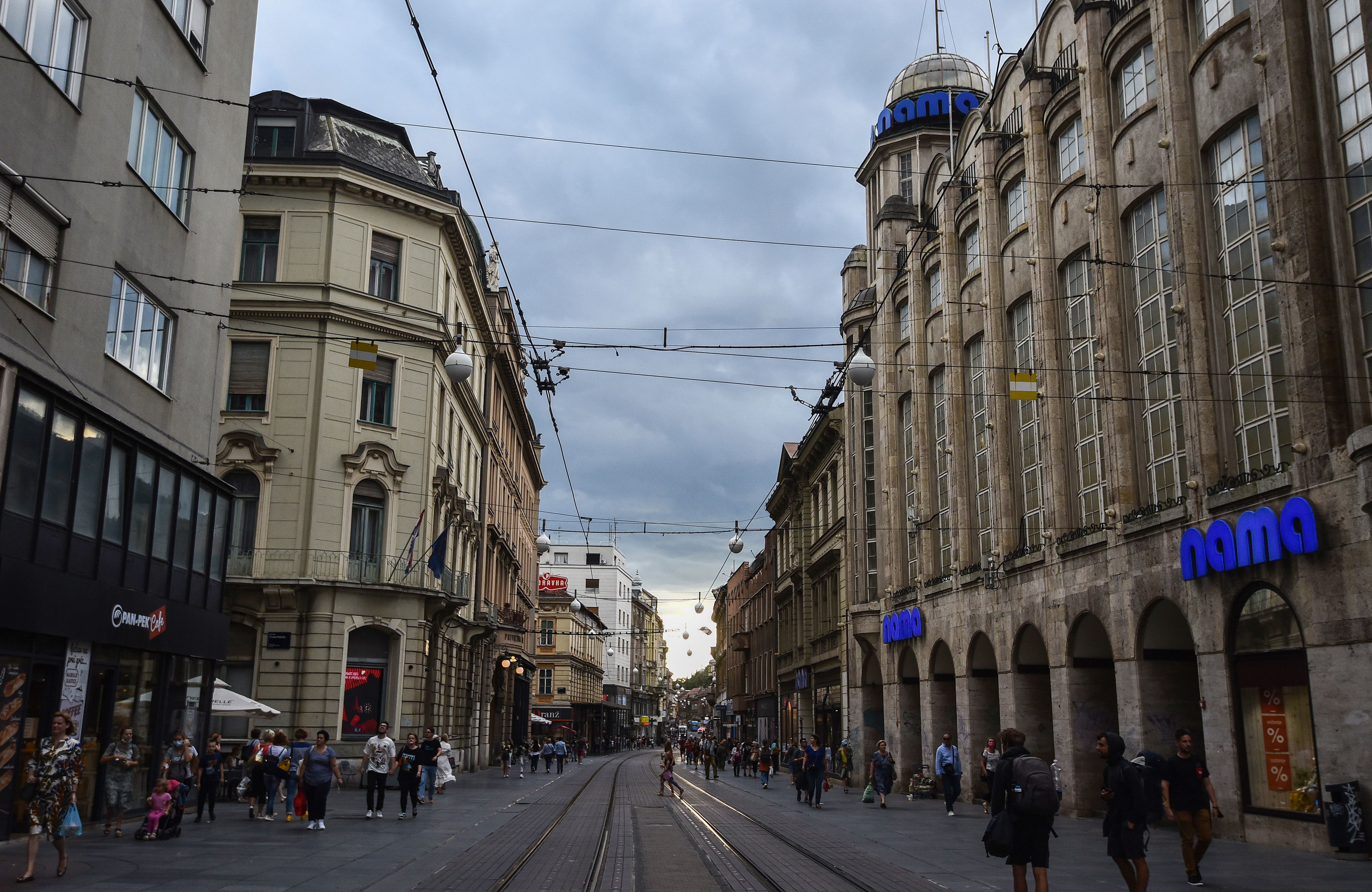Zagreb: Unatoč naoblačenju gradske ulice u centru su pune ljudi