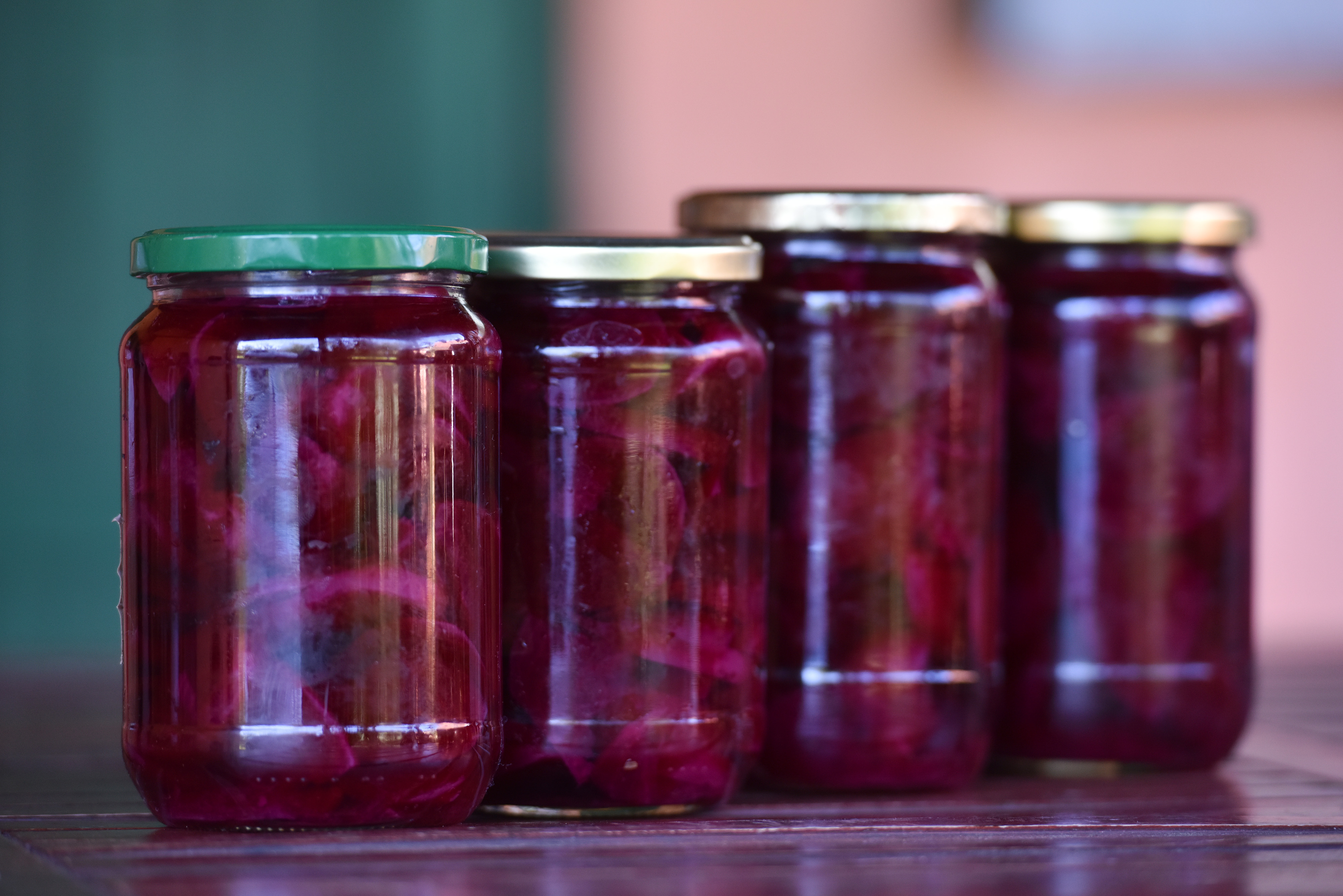 Cikla i krastavci u staklenkama