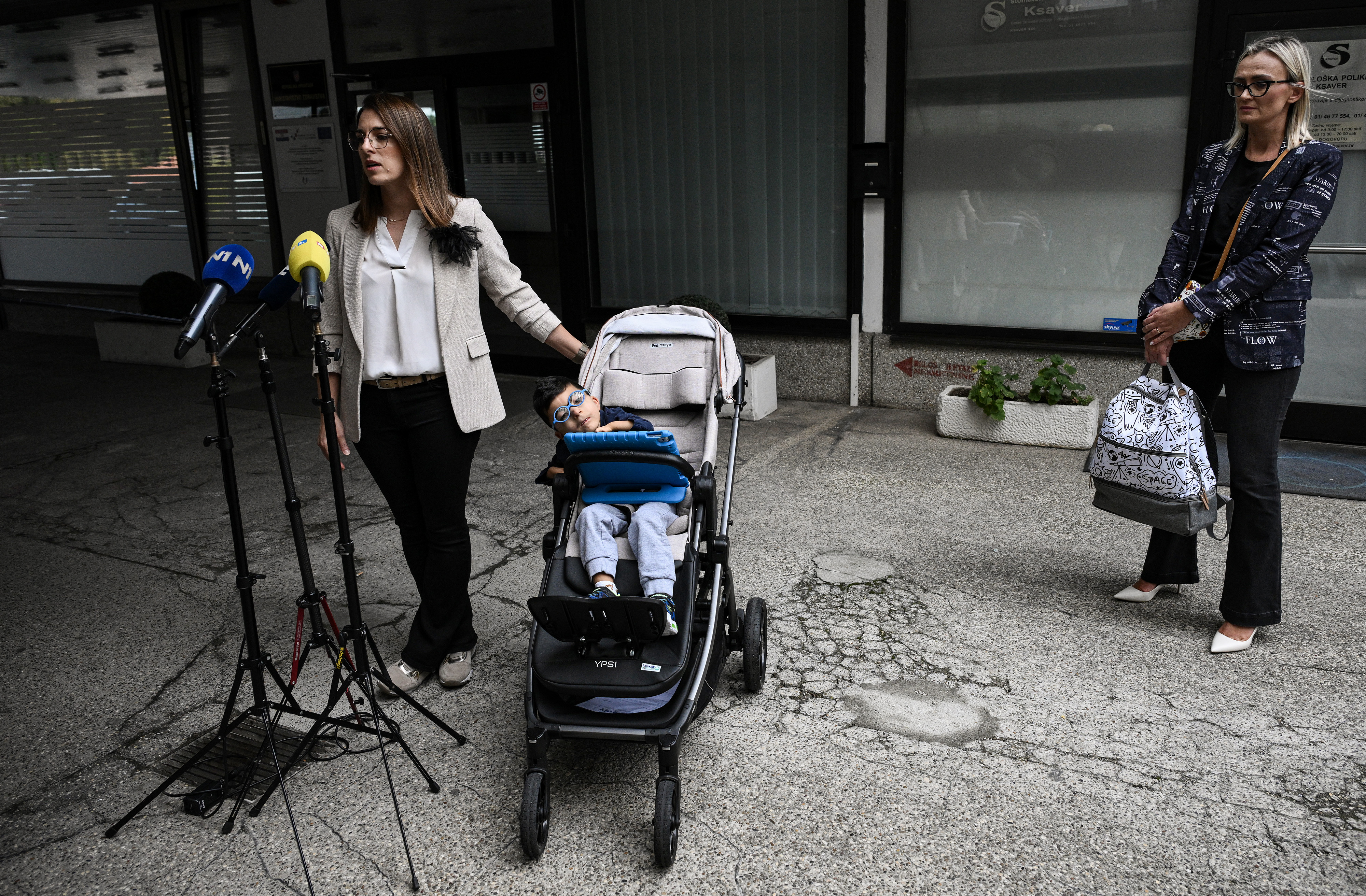 Zagreb: Predstavnici udruge Sjene nakon sastanka u ministarstvu Zdravstva