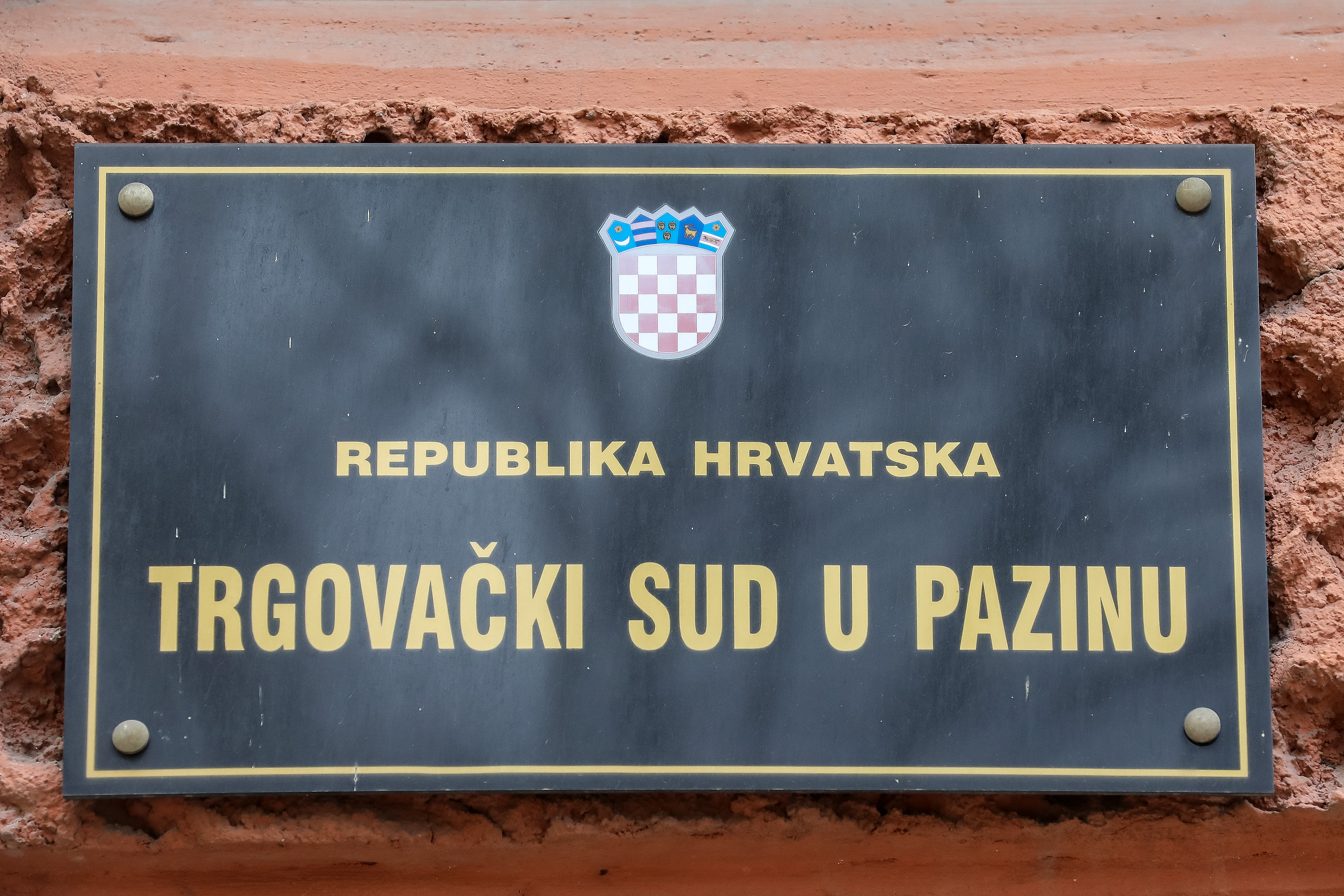 Pazin: Na Trgovačkom sudu održano ročište u slučaju "Hiljadarka" o zabrani koncerta narodne glazbe u Puli