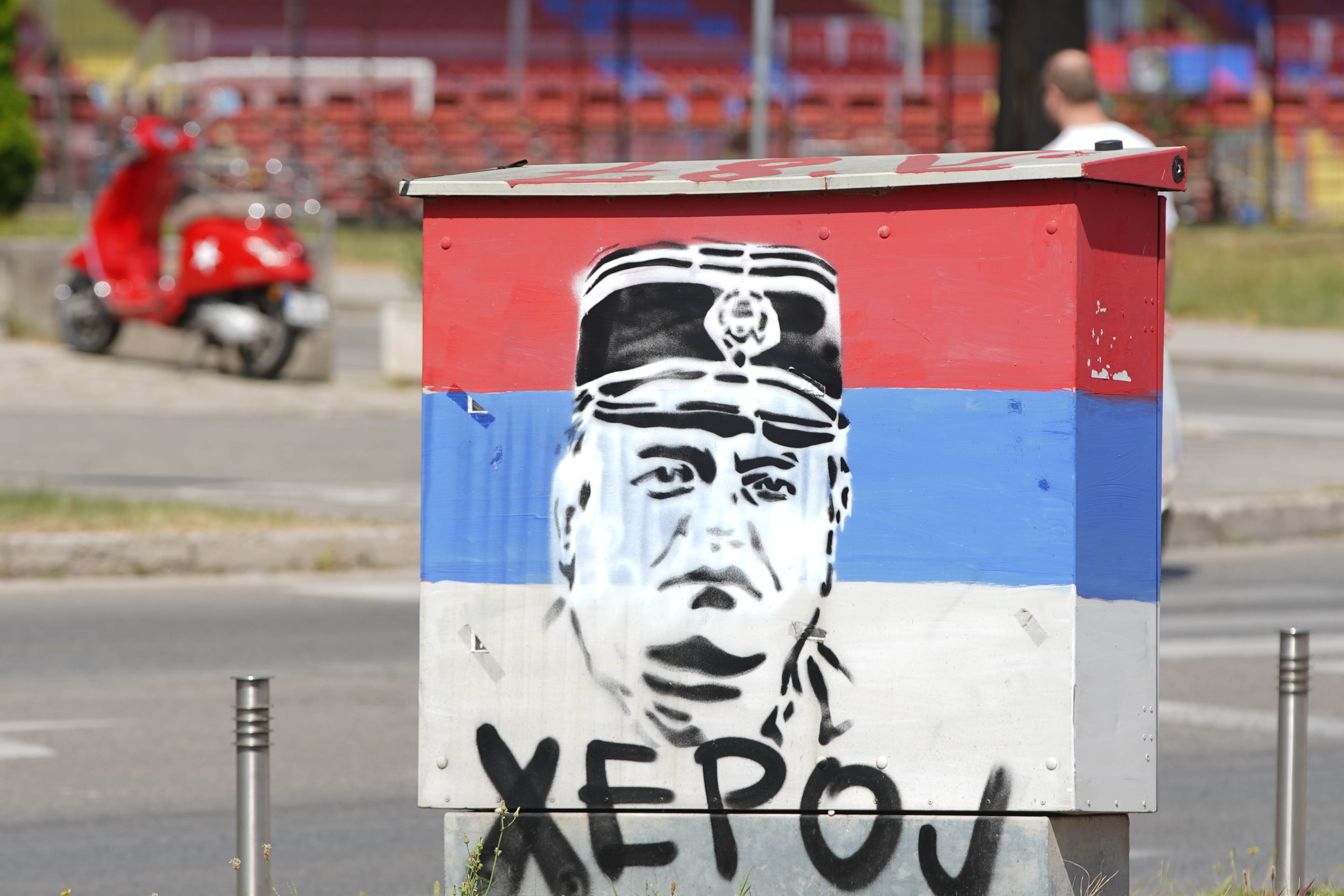 U Banja Luci osvanuli grafiti podrške Ratku Mladiću