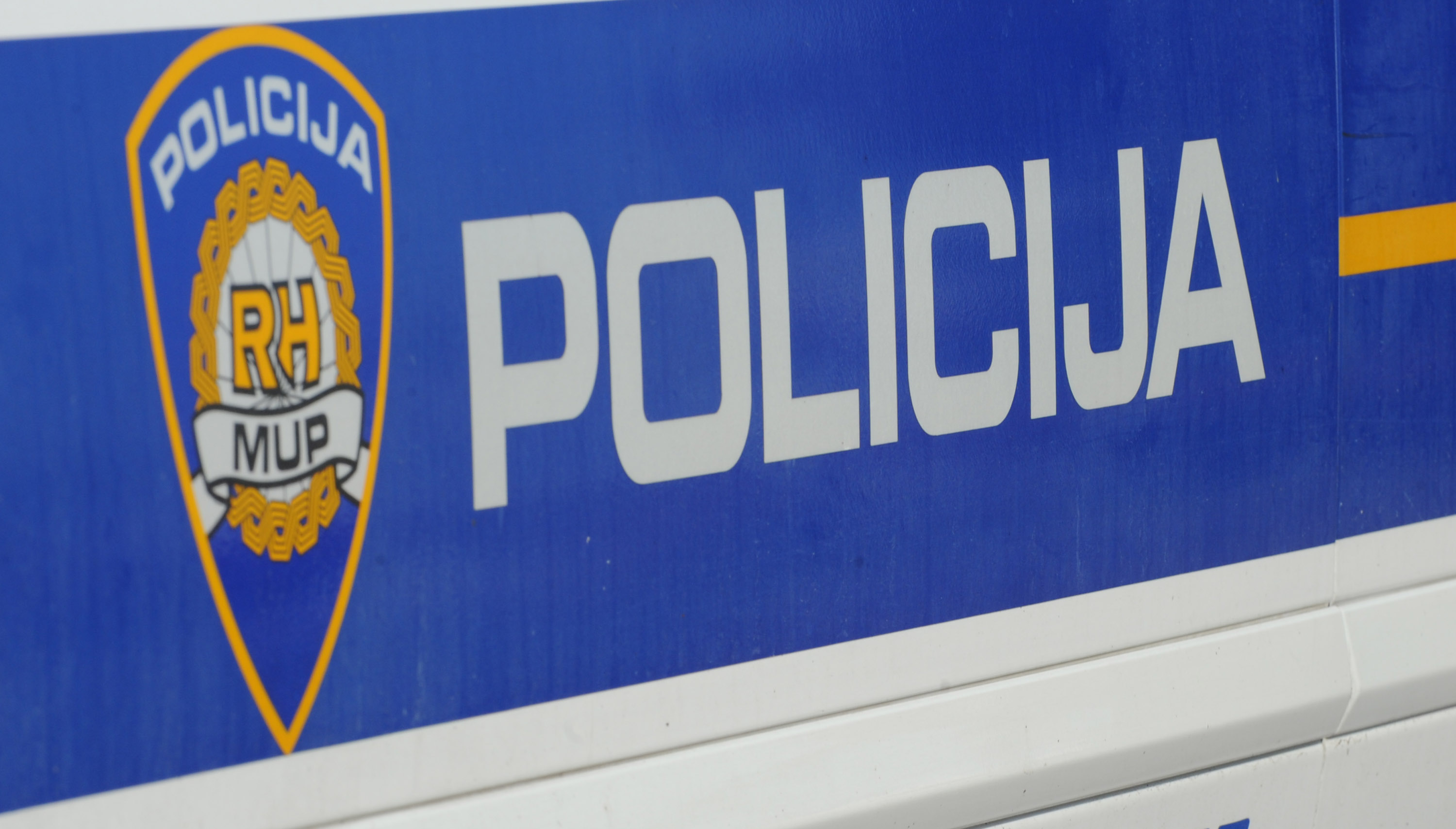 ibenik: Slubene oznake Ministarstva unutarnjih poslova na automobilima