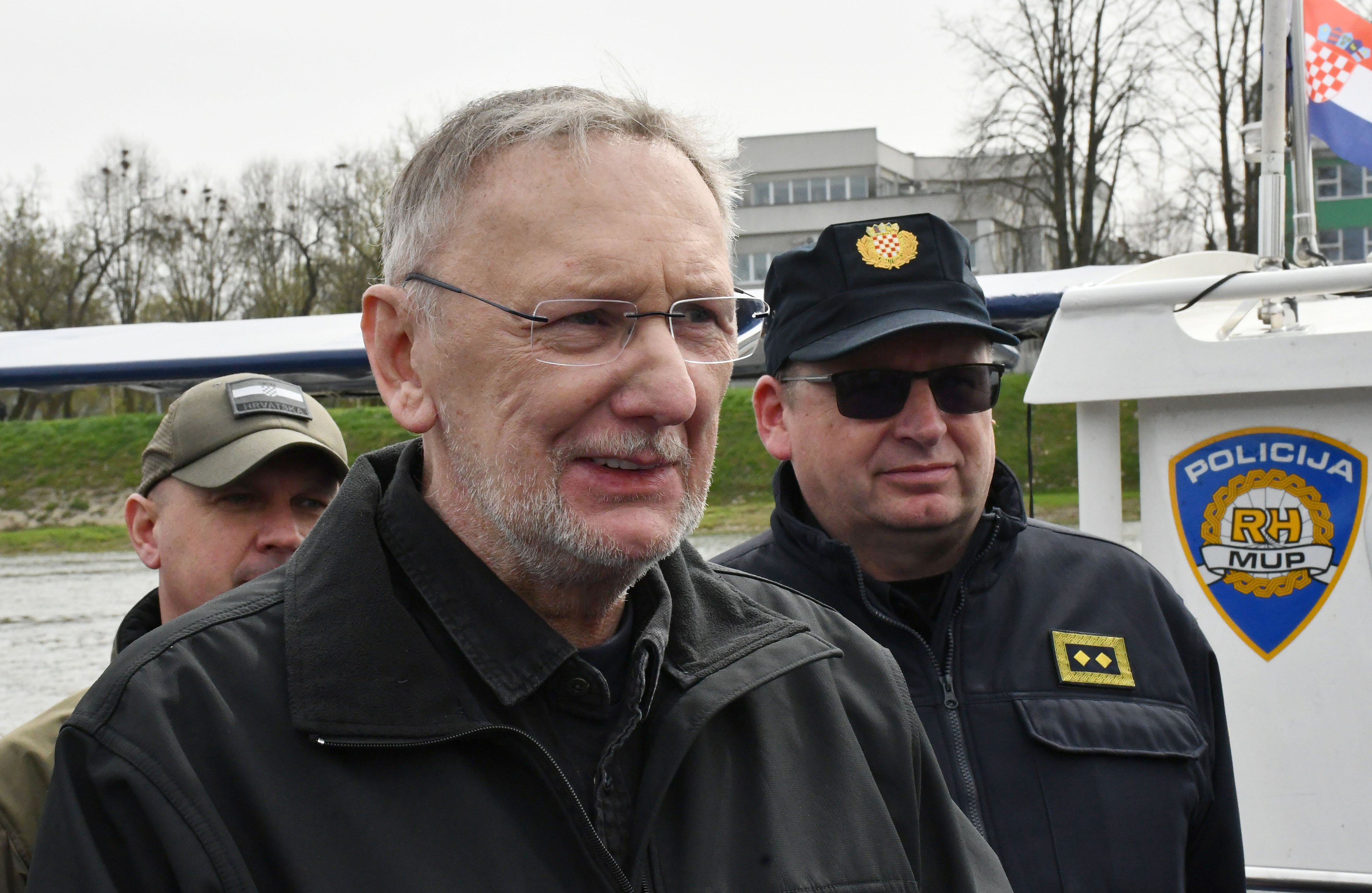 Stara Gradiška: Davor Božinović posjetio je policijske službenike koji rade na zaštiti državne granice i suzbijanju nezakonitih migracija