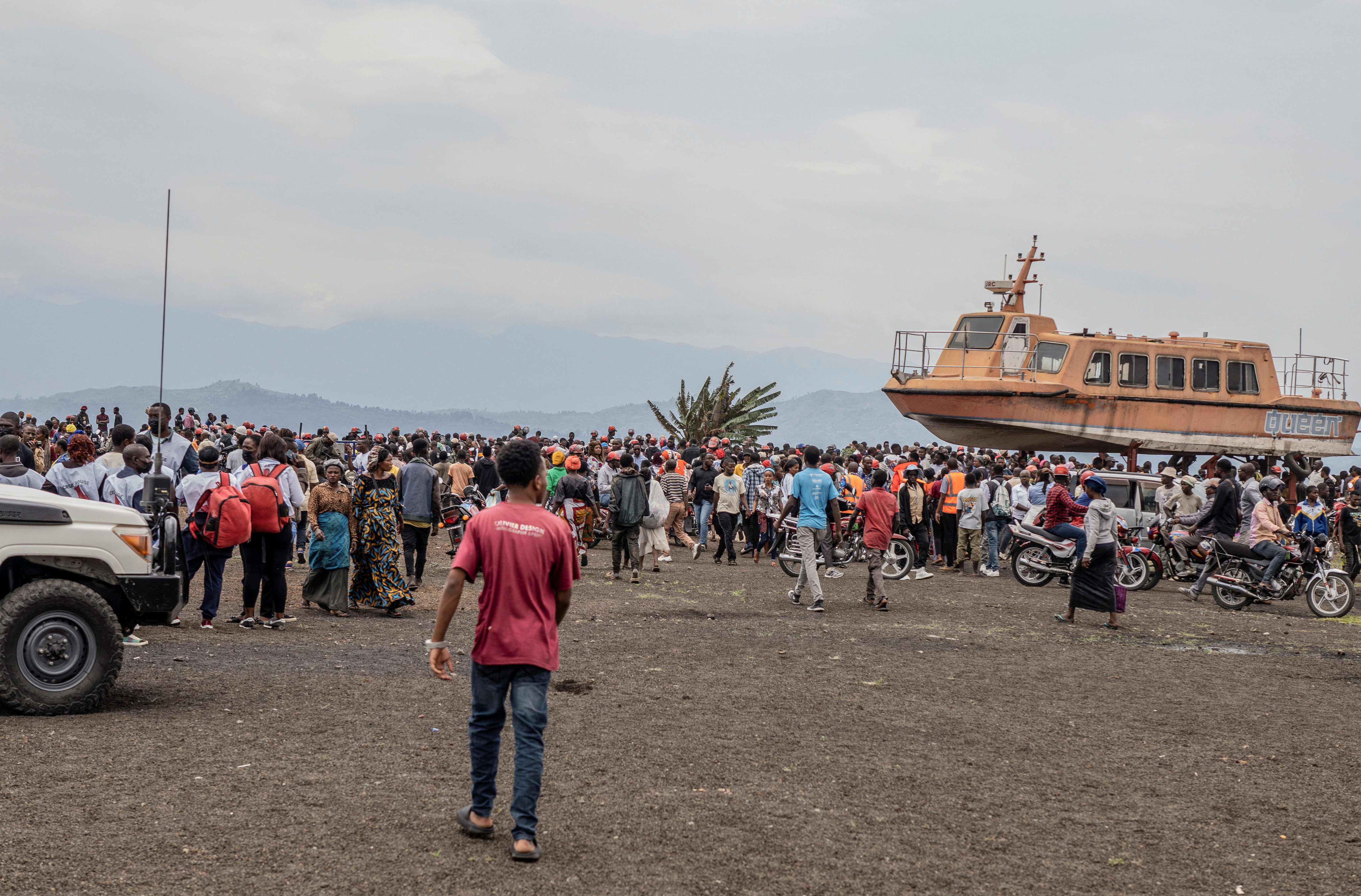 Residents gather to witness the search and rescue mission after a boat ferrying passengers and goods from the Minova villages sank in Lake Kivu near the Port of Kituku in Goma