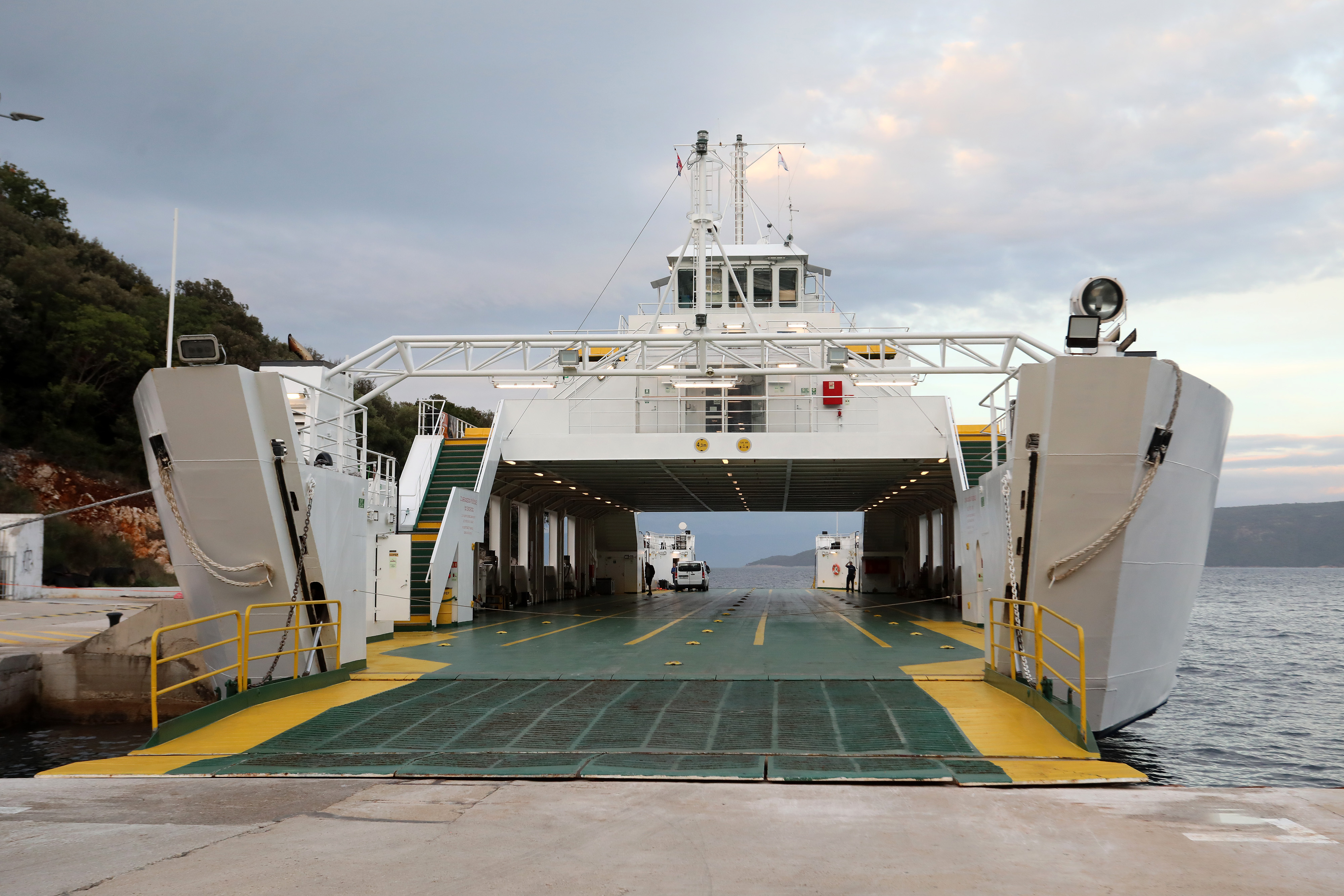 Brestova: Pala rampa trajektu Jadrolinije Supetar, nema ozlijeđenih