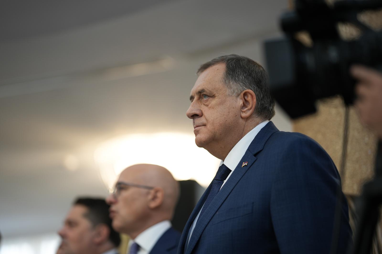 Banja Luka: Predsjednik RS Milorad Dodik odlikovao predsjednika Vlade Srbije Miloša Vučevića