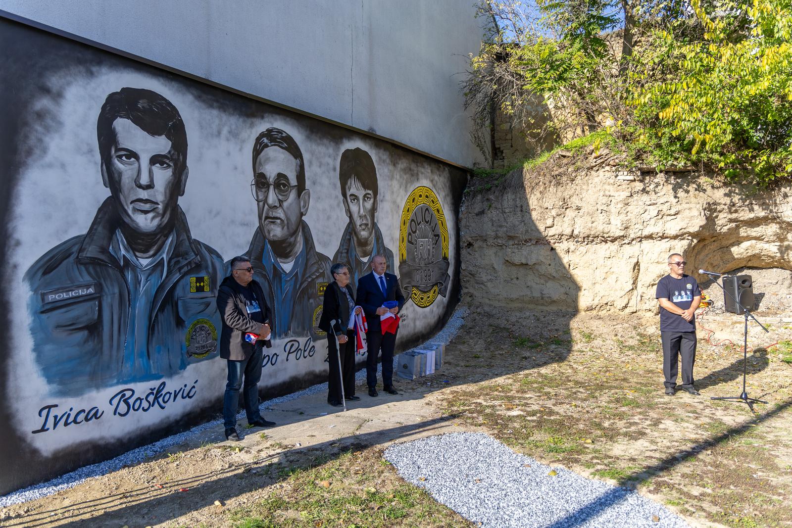 Vukovar: Ministar Tomo Medved nazočio otkrivanju murala ratnog načelnika Stipe Poleta i braće Bošković