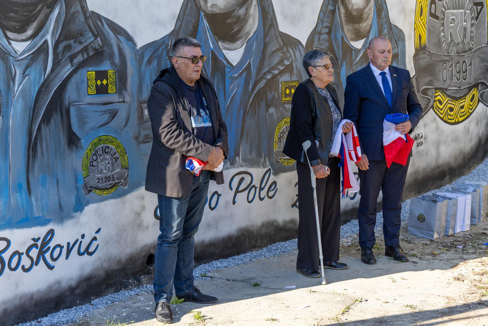 Vukovar: Ministar Tomo Medved nazočio otkrivanju murala ratnog načelnika Stipe Poleta i braće Bošković