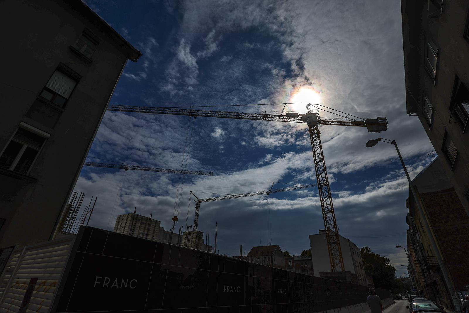 Sunčano i vjetrovito u prvim danima jeseni na zagrebačkim ulicama