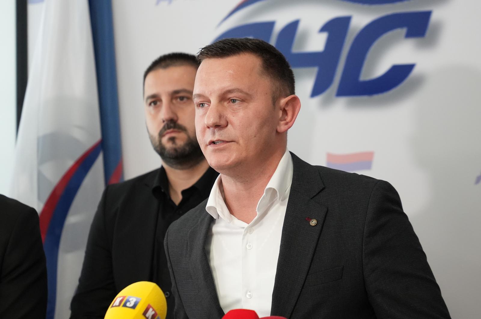 Banja Luka: Konferencija za medije predsjednika DNS-a Nenada Nešića i aktualnog ministra sigurnosti BiH