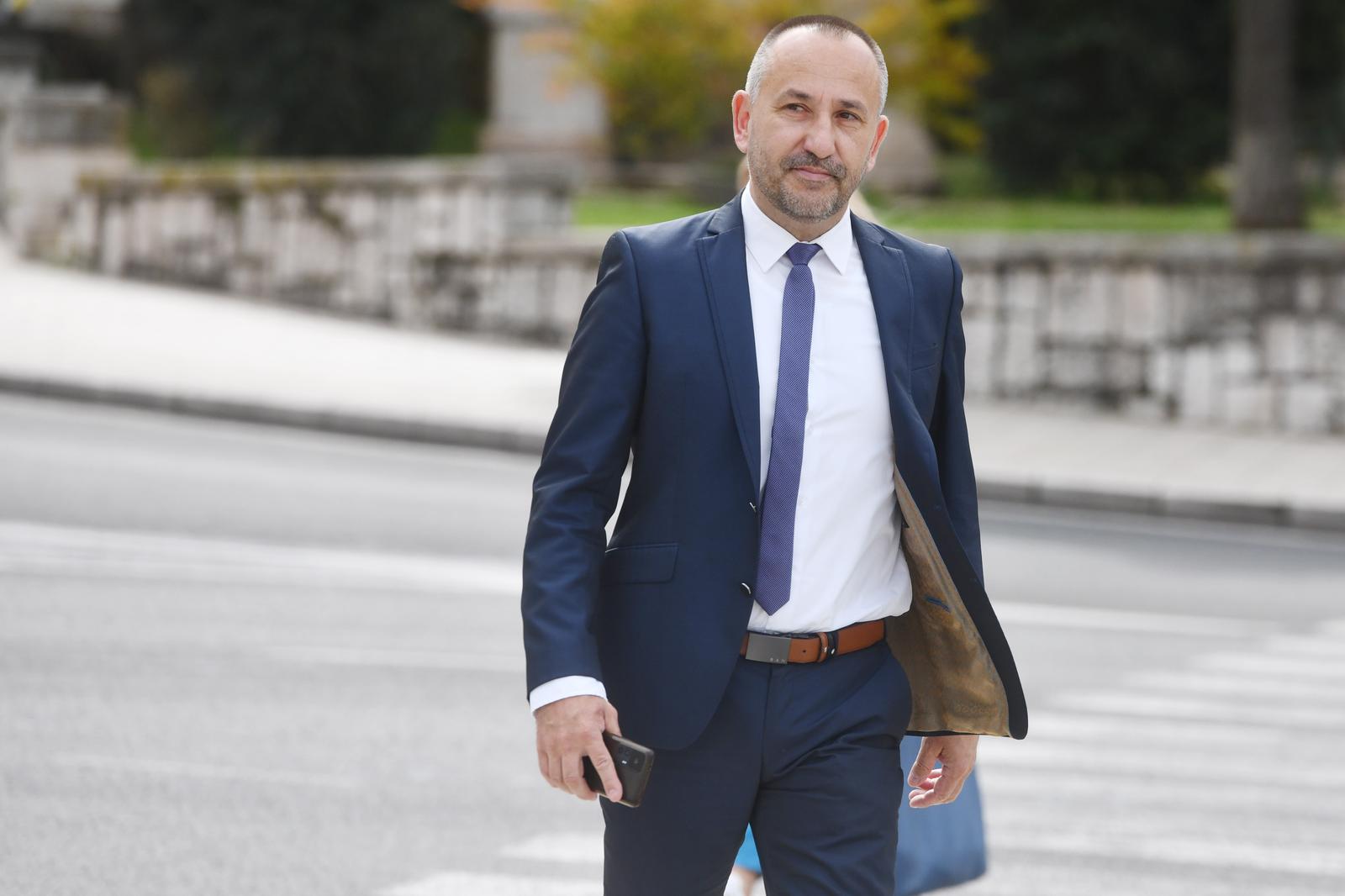 ibenik: Politi?ar Hrvoje Zekanovi? u etnji gradom