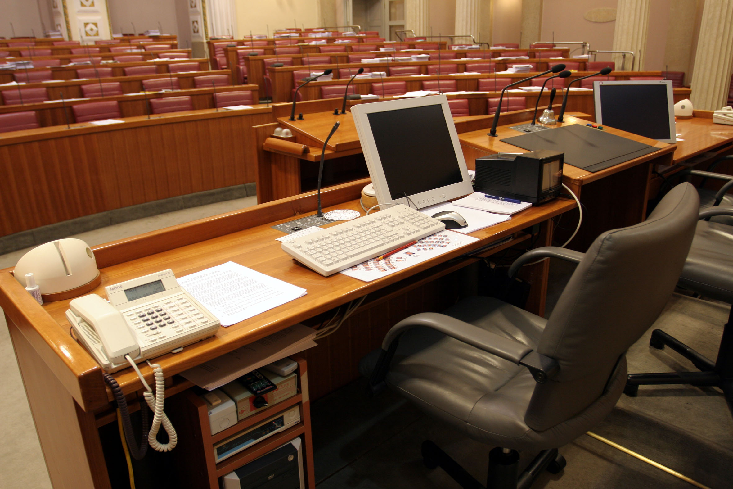 zastupničko mjesto, saborska klupa, sabor