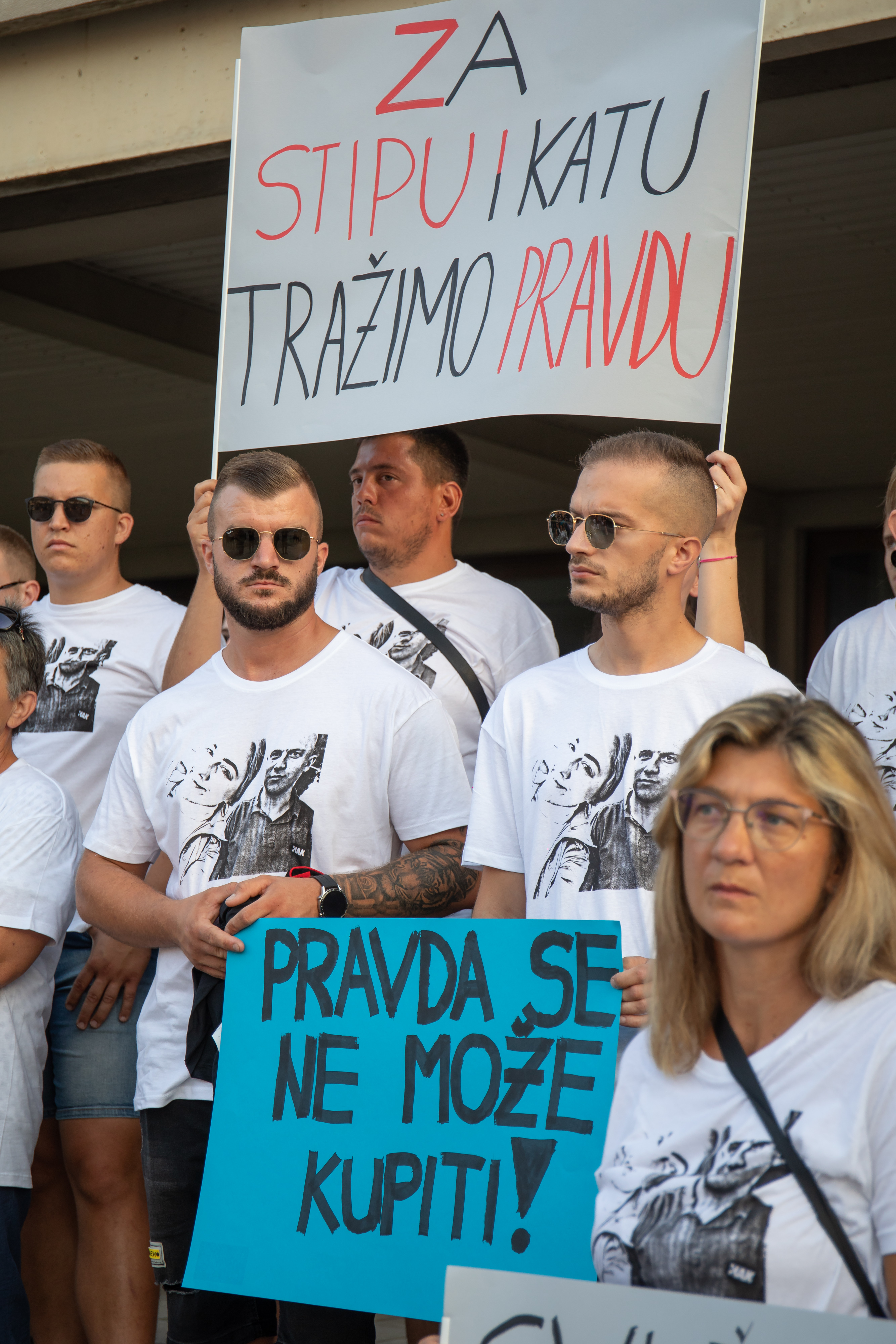 Dubrovnik: Mirni prosvjed ispred Suda zbog mogućeg puštanja albanske vozačice da se brani sa slobode