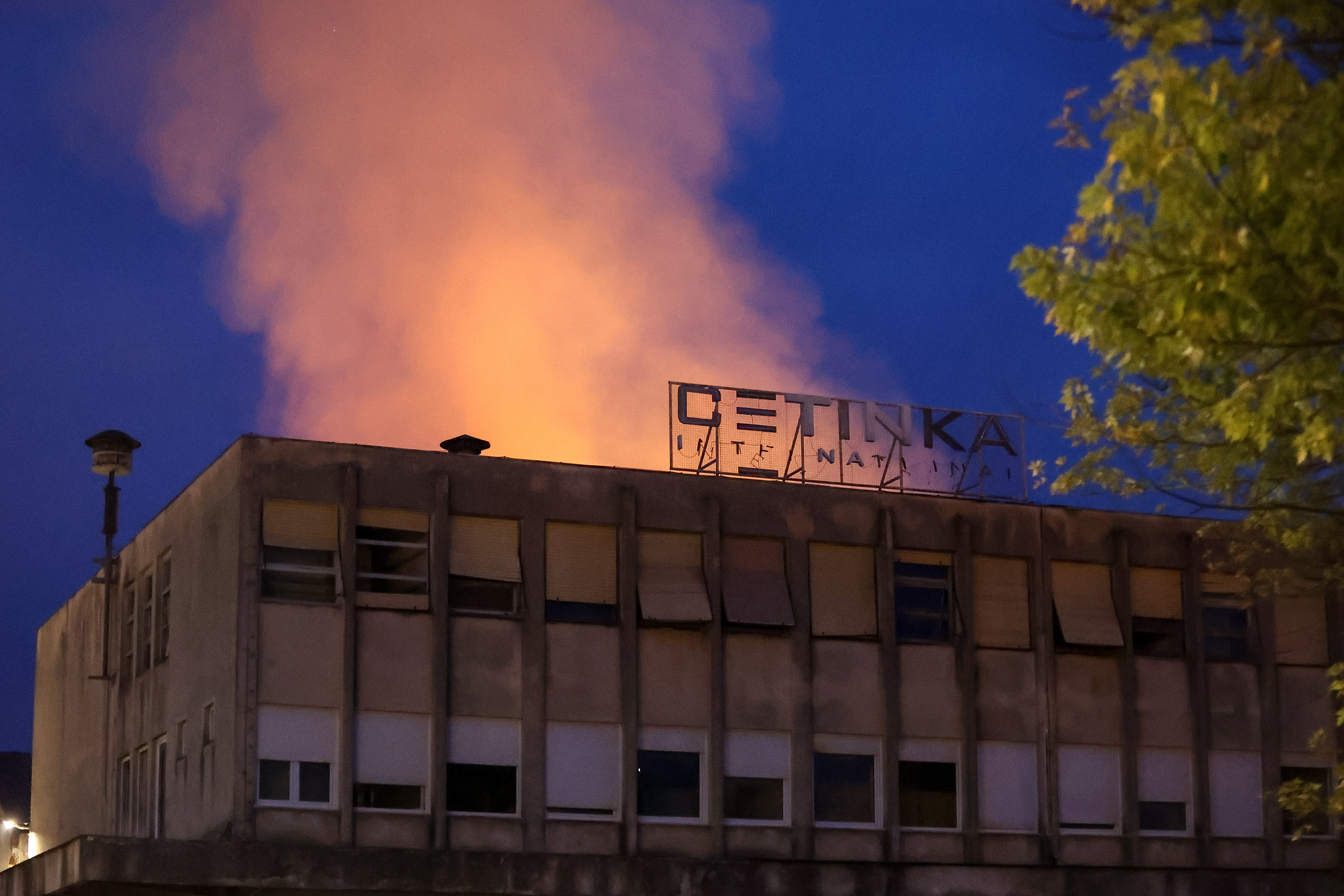 Trilj: Veliki požar na prostoru bivše tvornice Cetinka