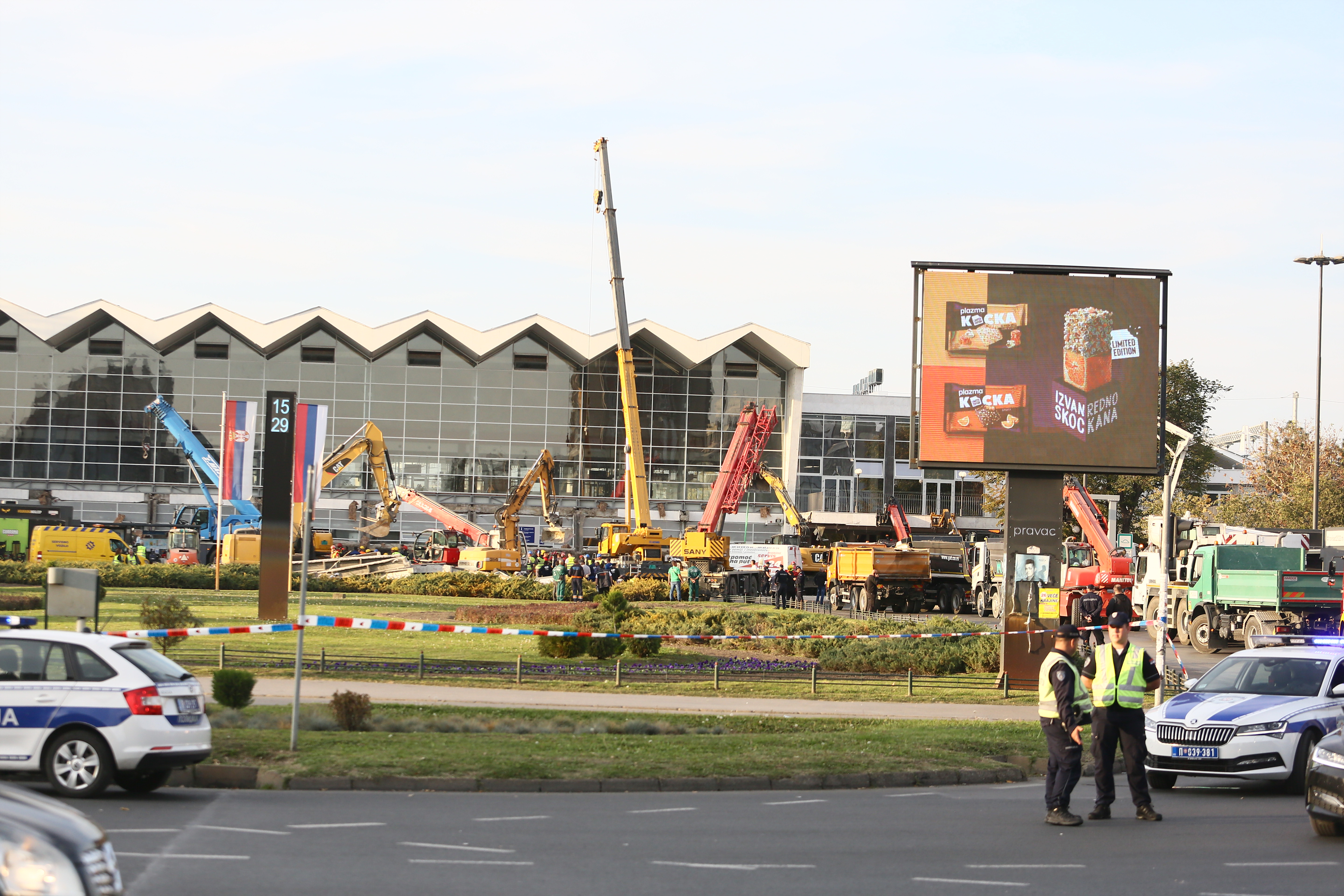 Urušila se nadstrešnica na kolodvoru u Novom Sadu, najmanje 11 mrtvih