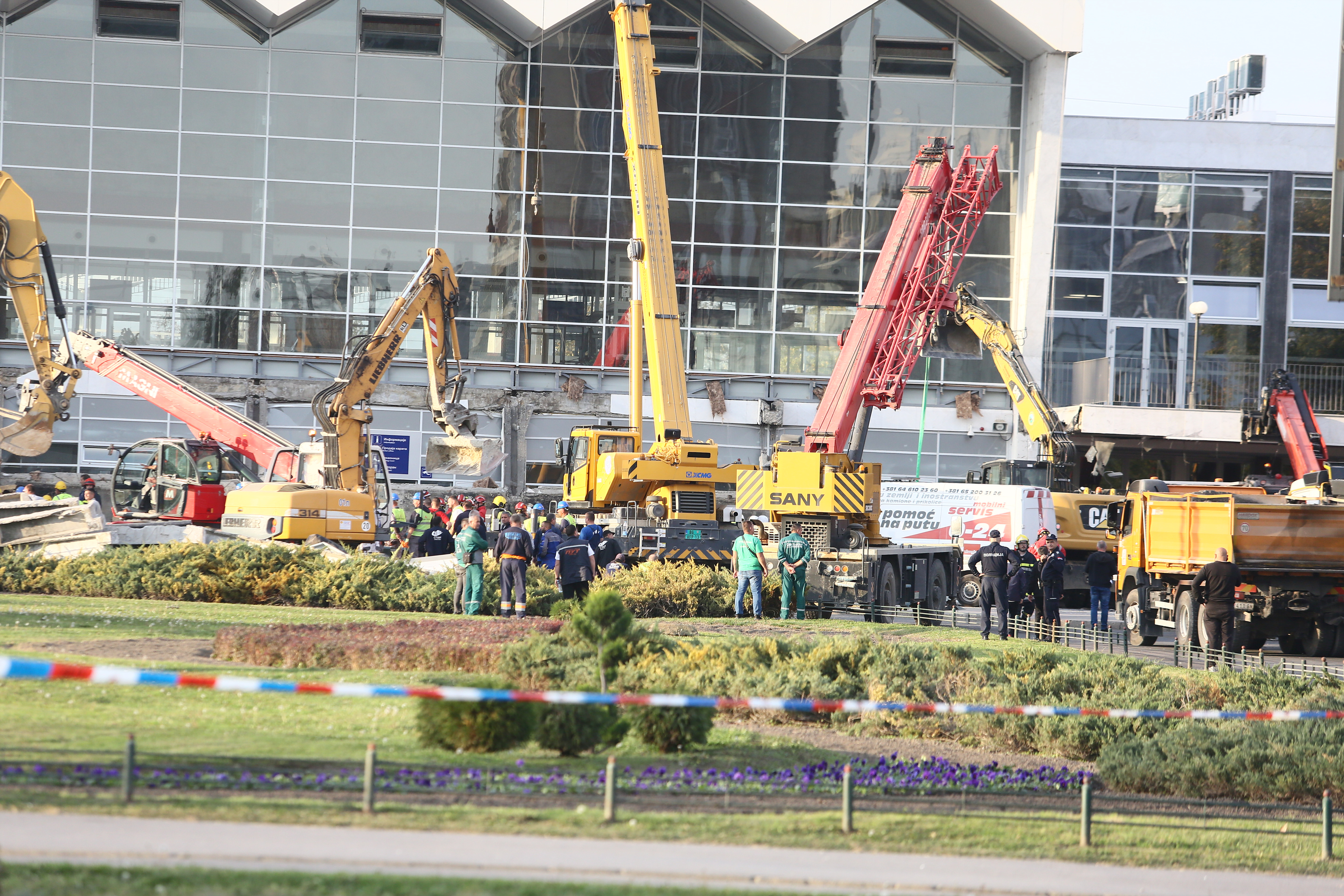 Urušila se nadstrešnica na kolodvoru u Novom Sadu, najmanje 11 mrtvih