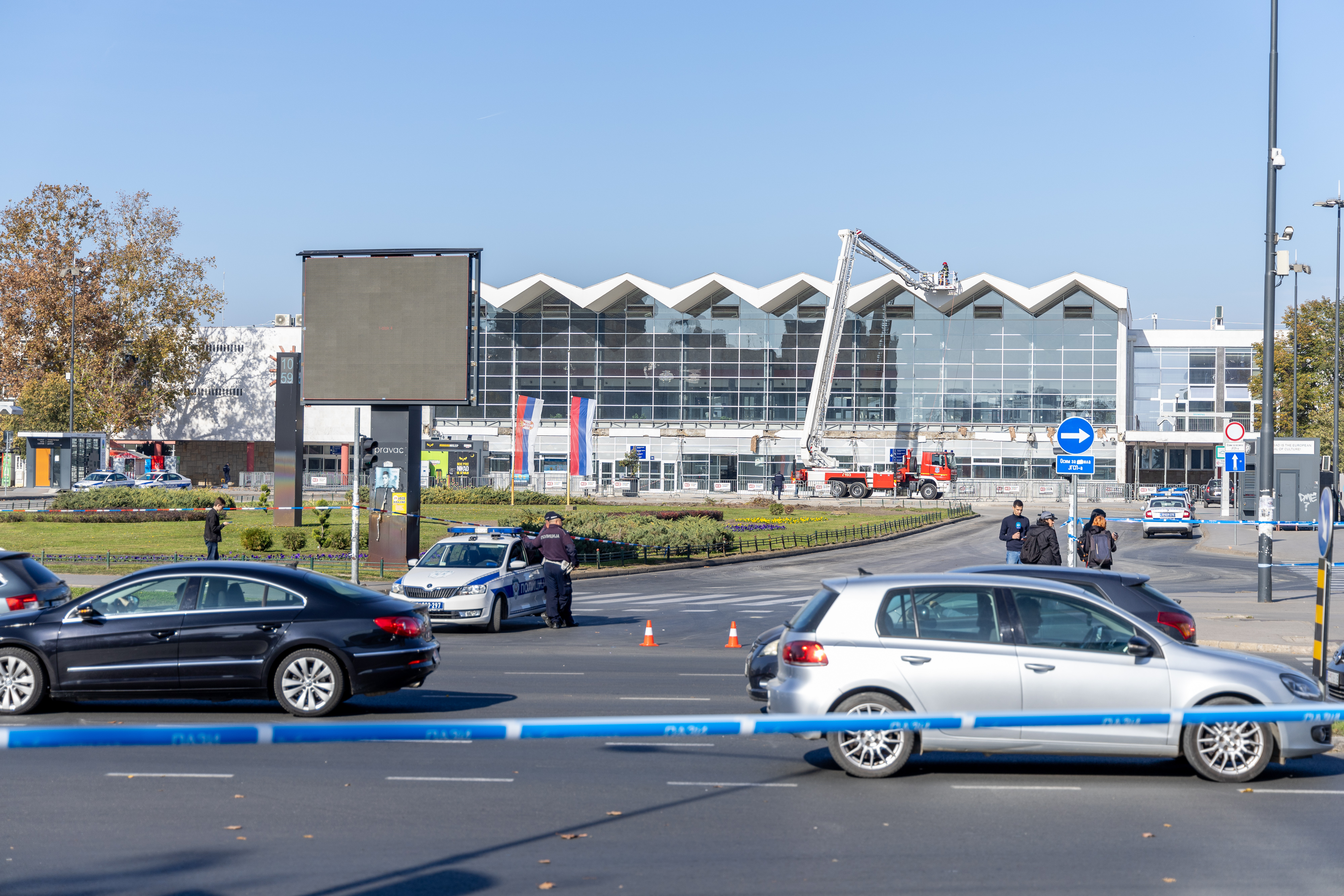 Novi Sad: Očevid nakon pada nadstrešnice na želježničkoj stanici