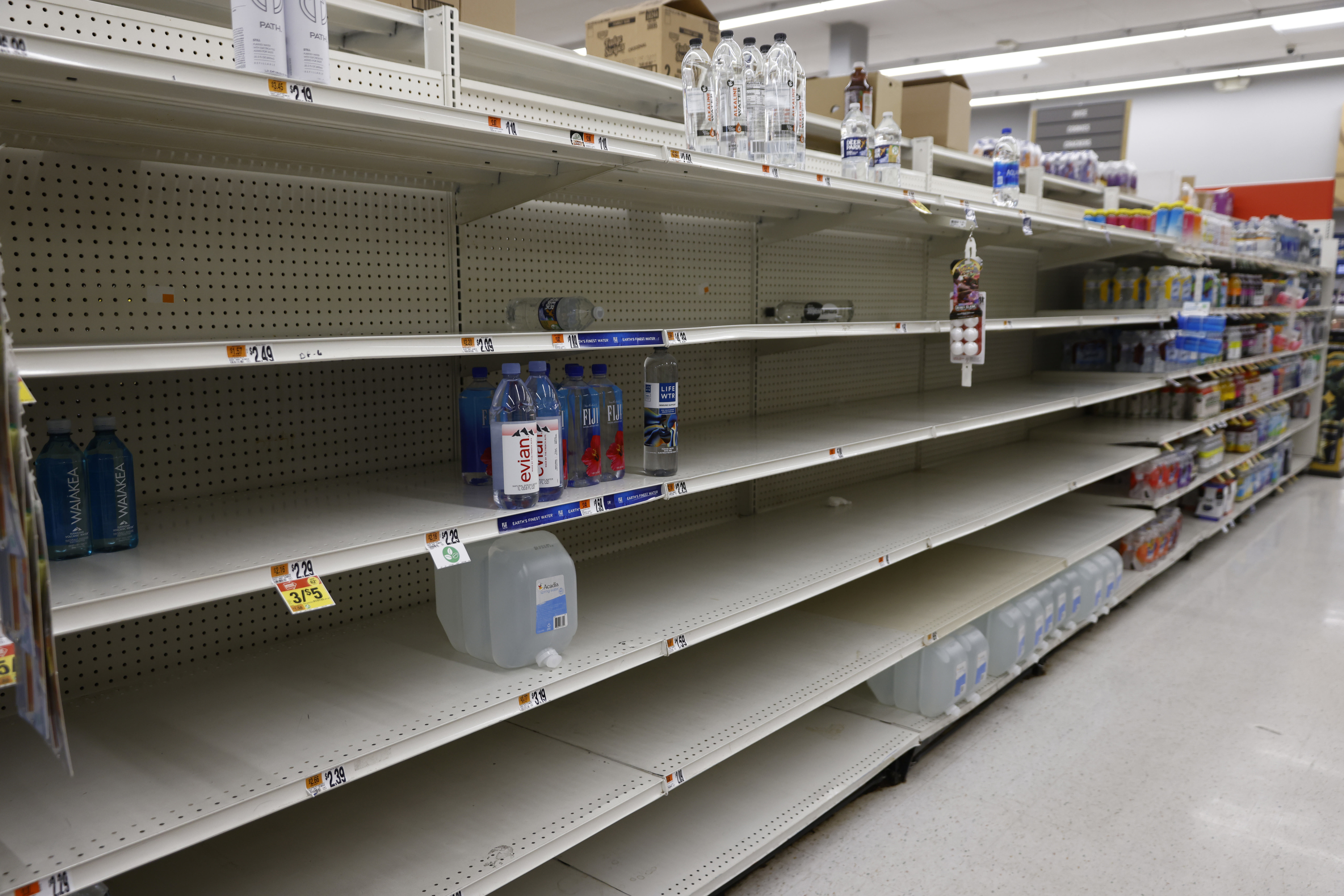 Prazne police diljem Washingtona