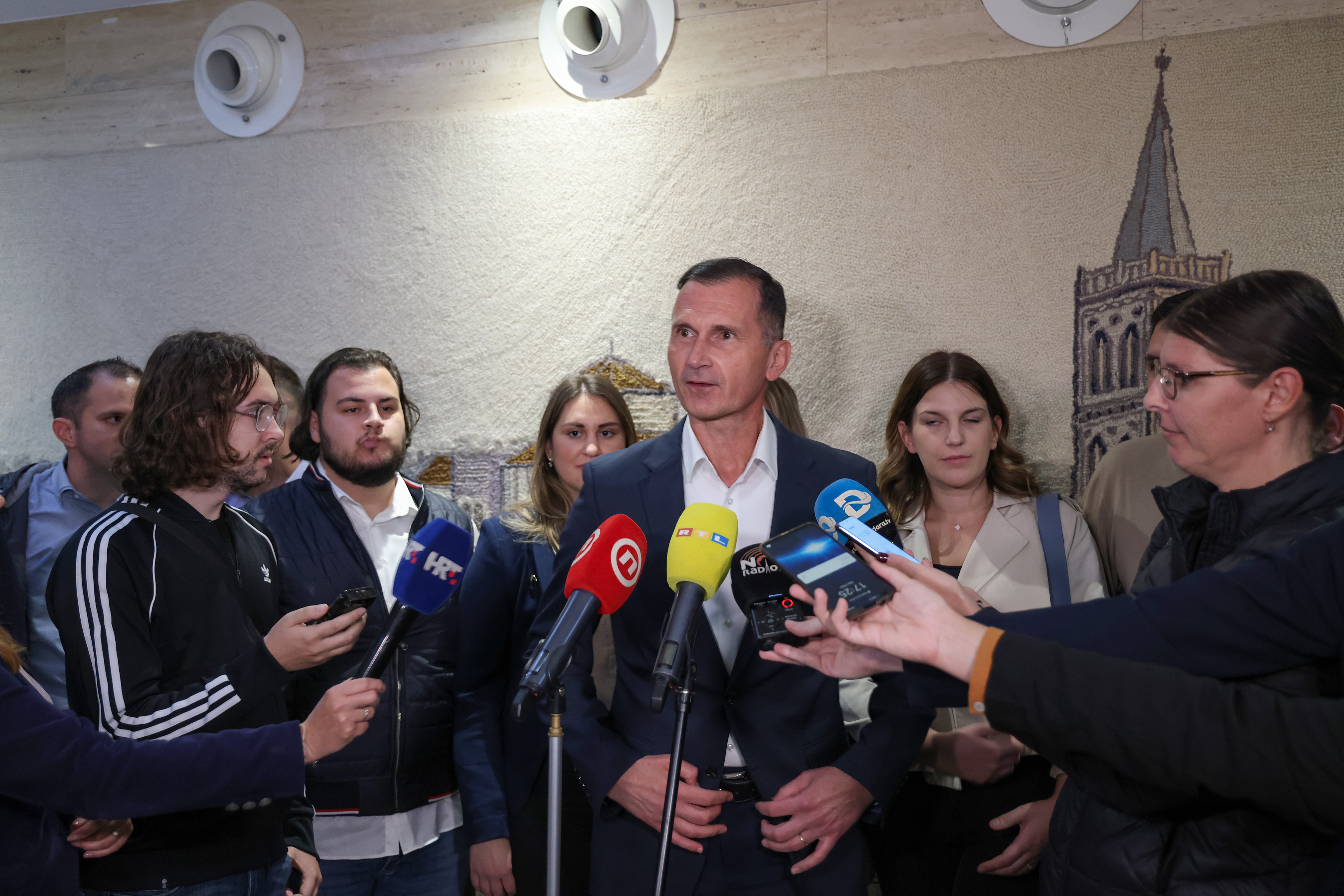 Zadar: Dragan Primorac dao izjavu za medije u hotelu Kolovare