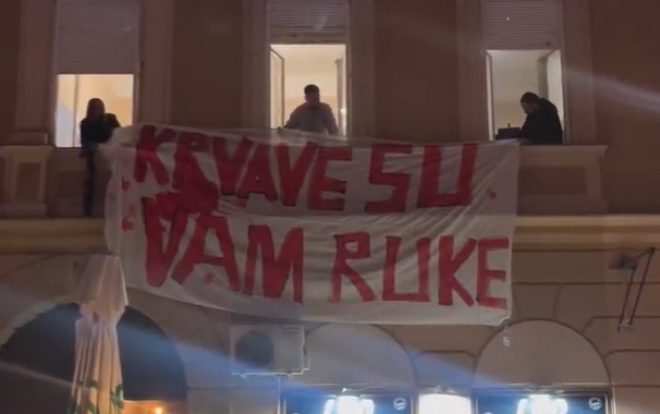 aktivisti, natpis, Novi Sad