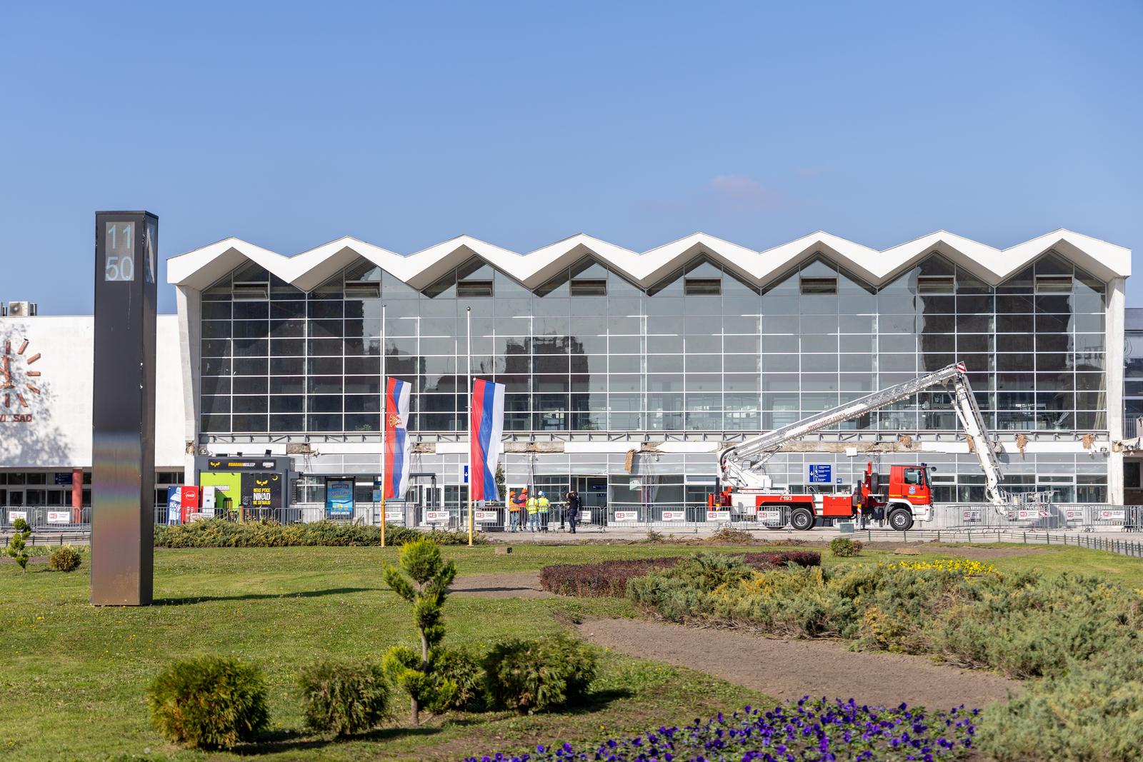 Novi Sad: Očevid nakon pada nadstrešnice na želježničkoj stanici