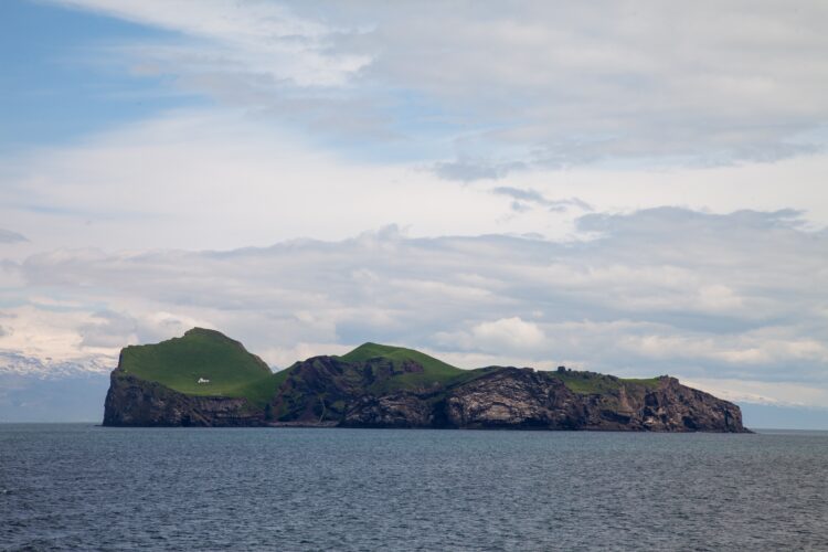 Elliðaey,-,One,Of,The,Vestmanna,Islands,With,A,Hut