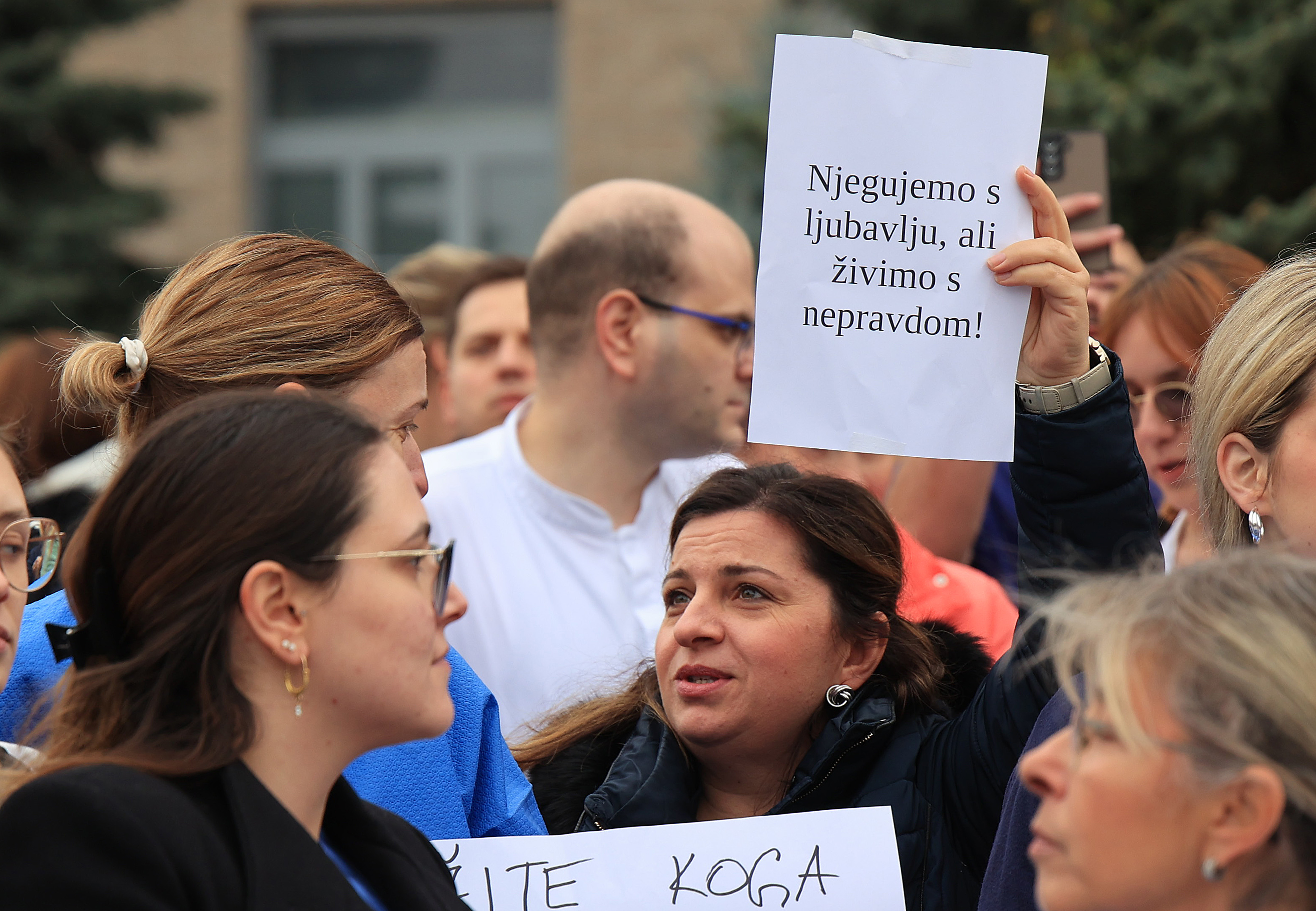 Članovi sindikata dali izjavu medijima ispred KBC-a Zagreb