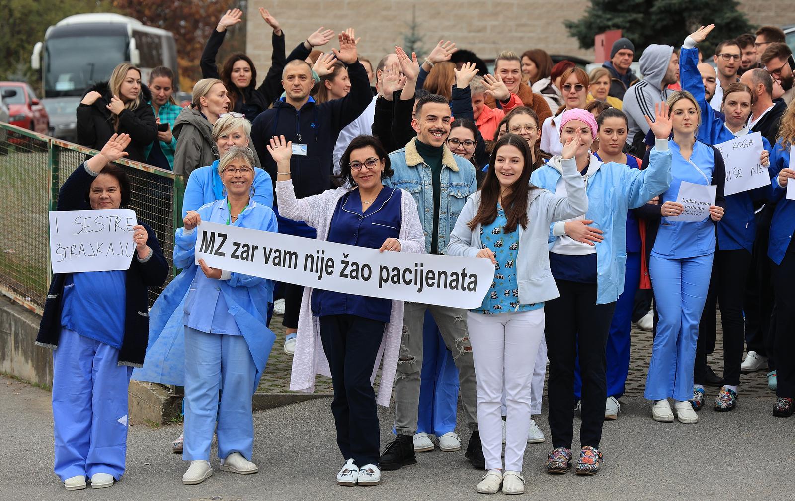 Članovi sindikata dali izjavu medijima ispred KBC-a Zagreb