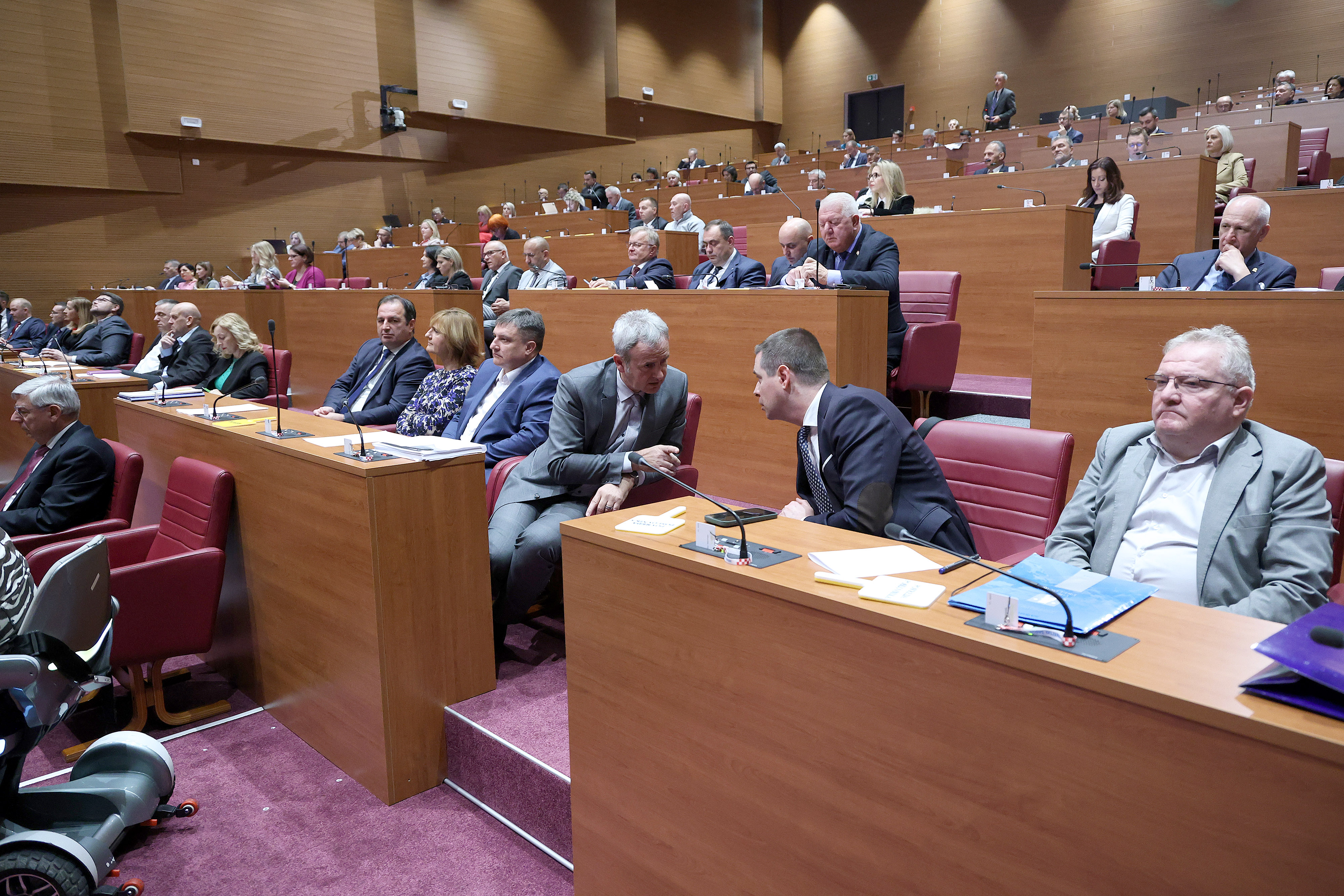 Počelo aktualno prijepodne u Saboru, premijera i ministre čeka 39 pitanja zastupnika