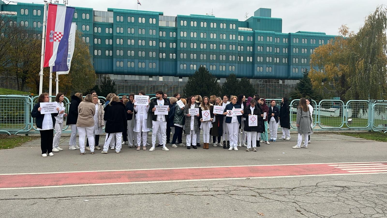 štrajk zdravstvenih radnikaa