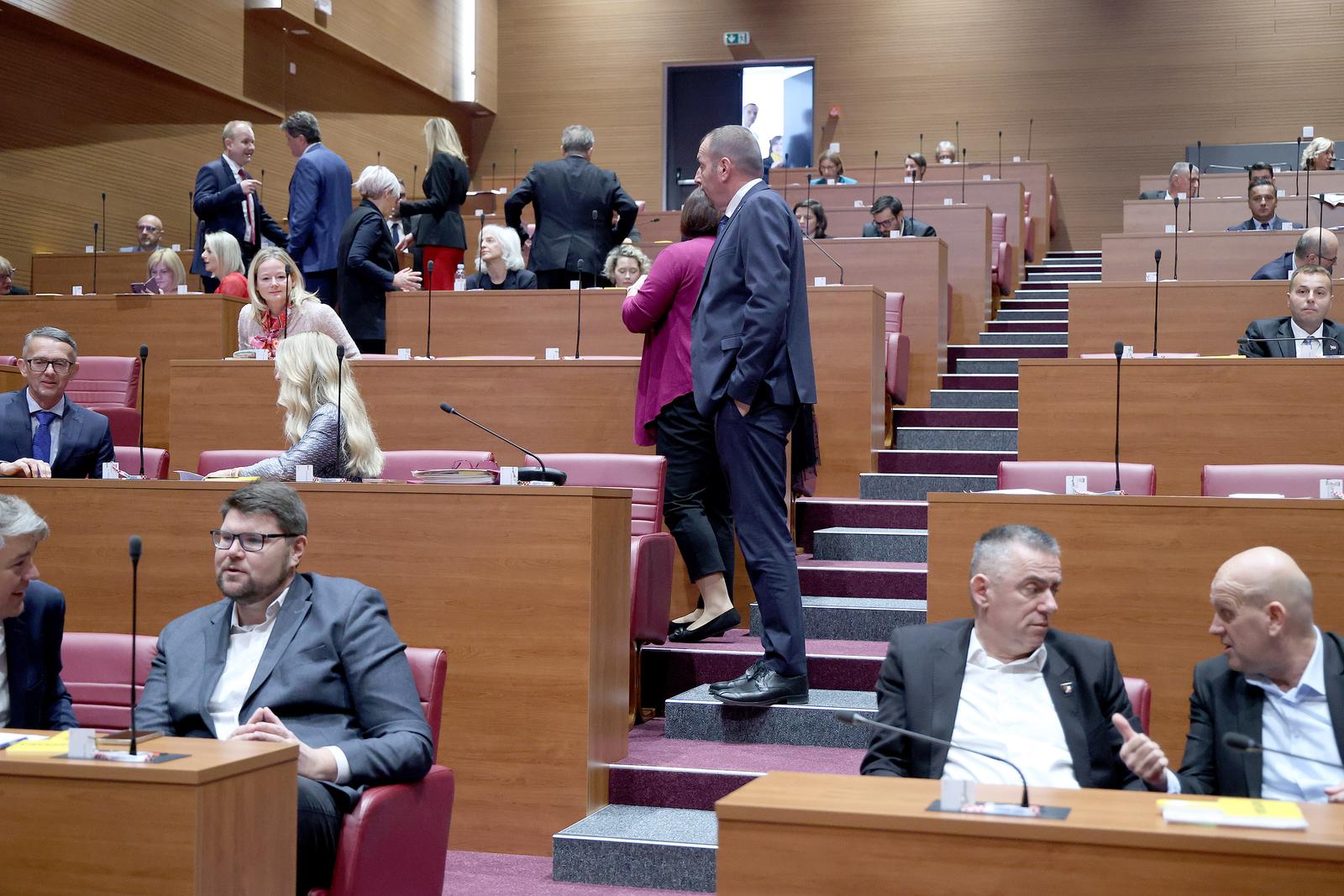 Zagreb: Aktualnim prijepodnevom pocela 4. sjednica Sabora