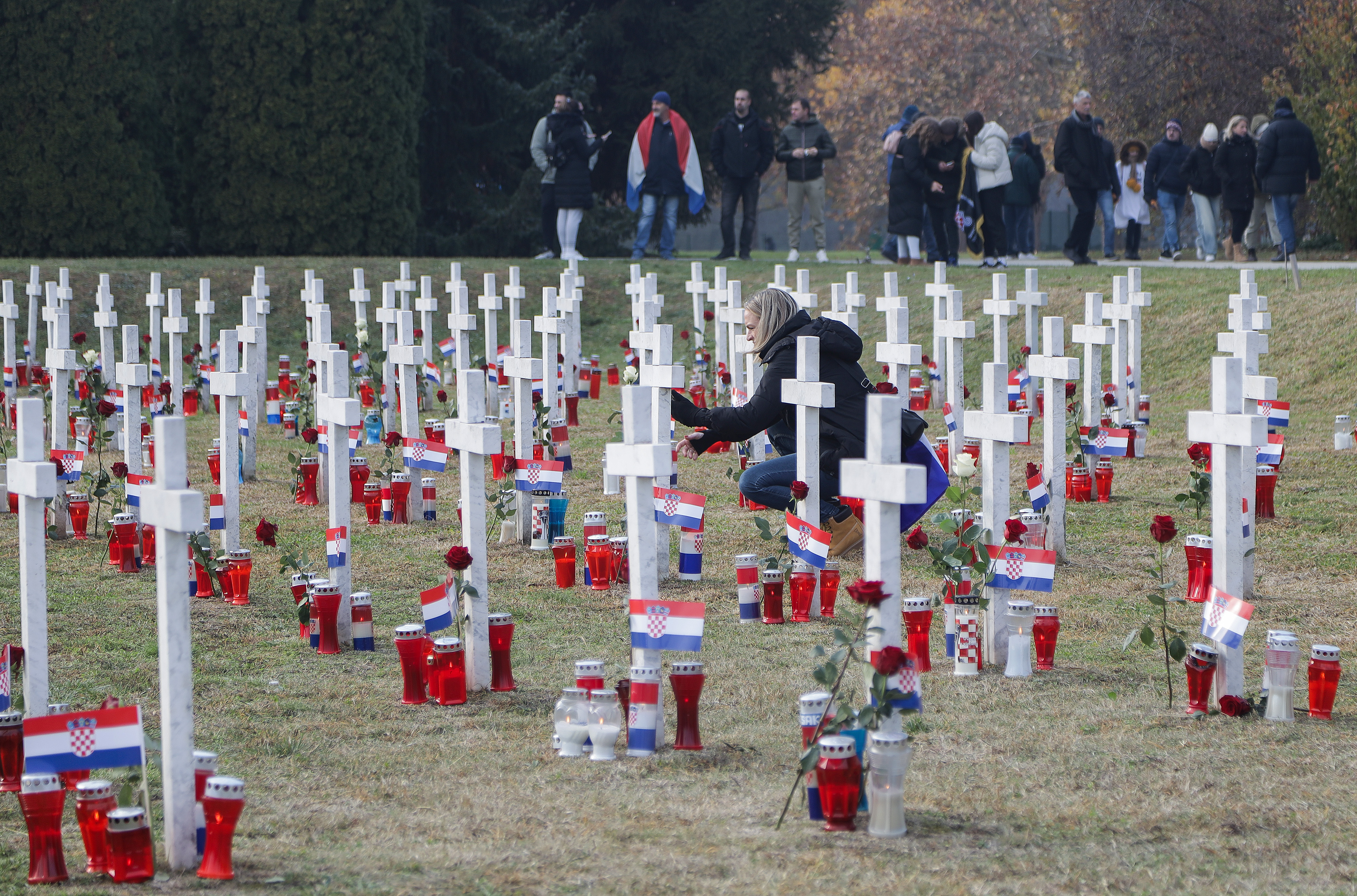 Vukovar: Bijeli križevi na Memorijalnom groblju žrtava Domovinskog rata