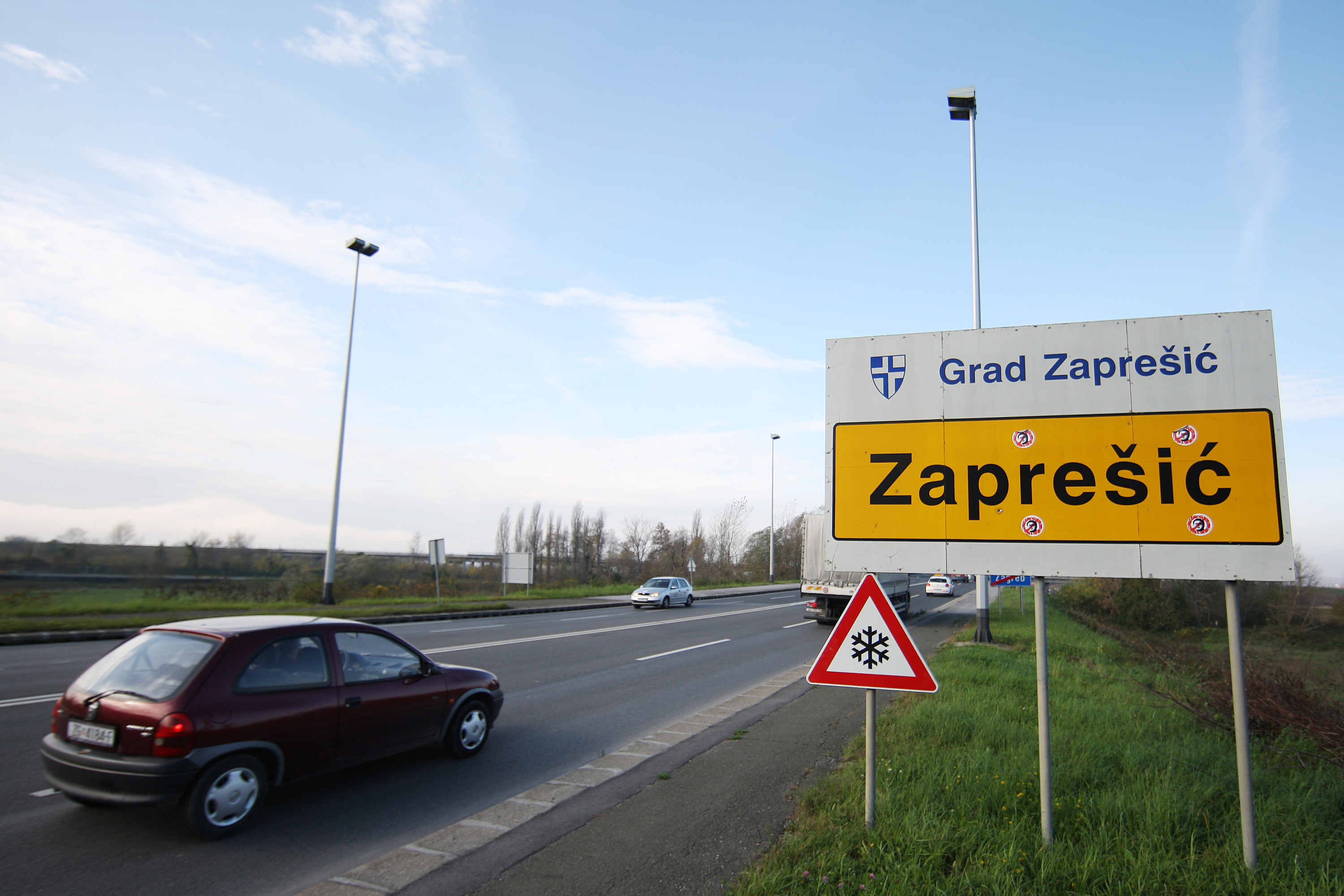 Tabla na ulazu u grad Zaprei?