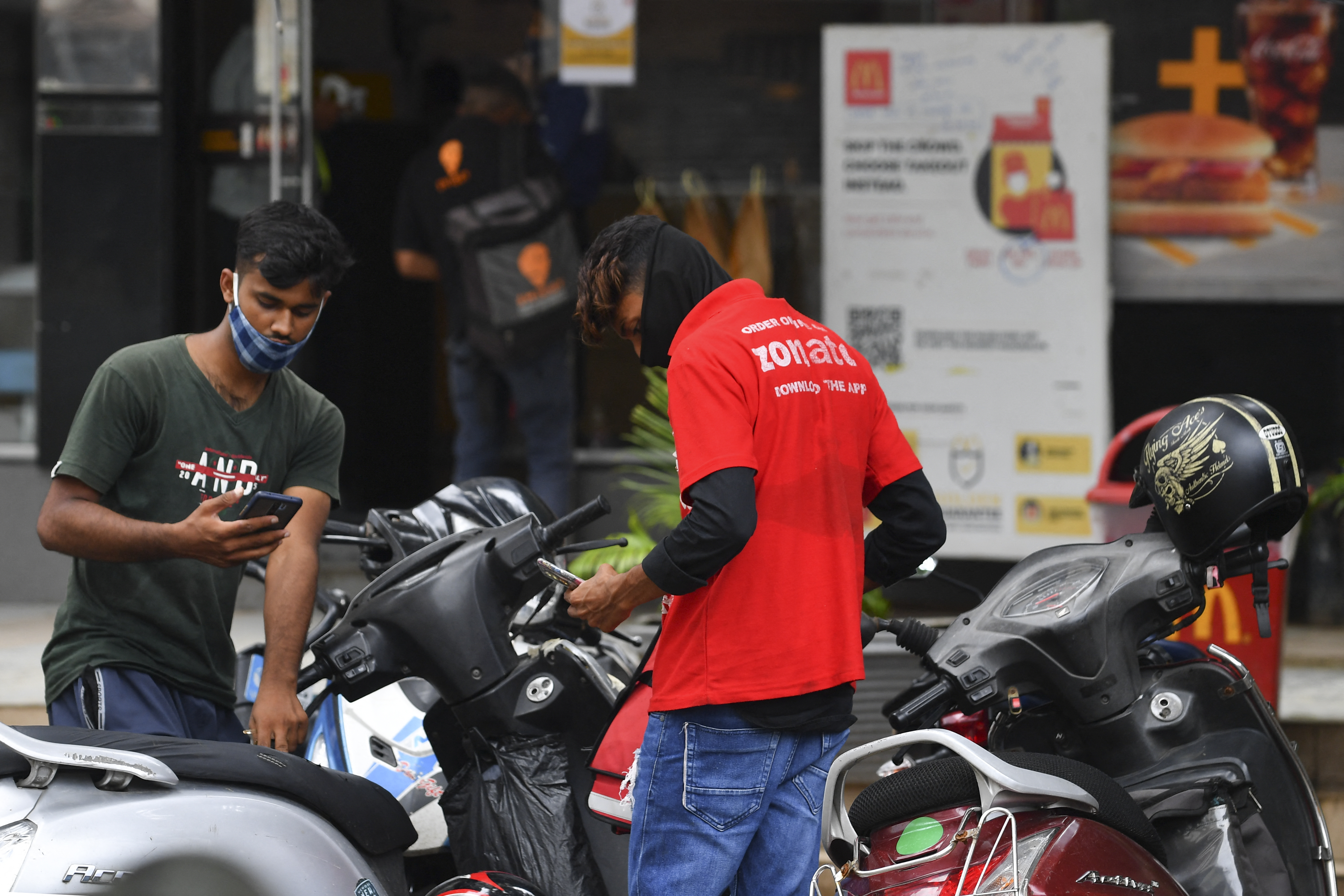 INDIA-ECONOMY-FOOD-DELIVERY-TECHNOLOGY