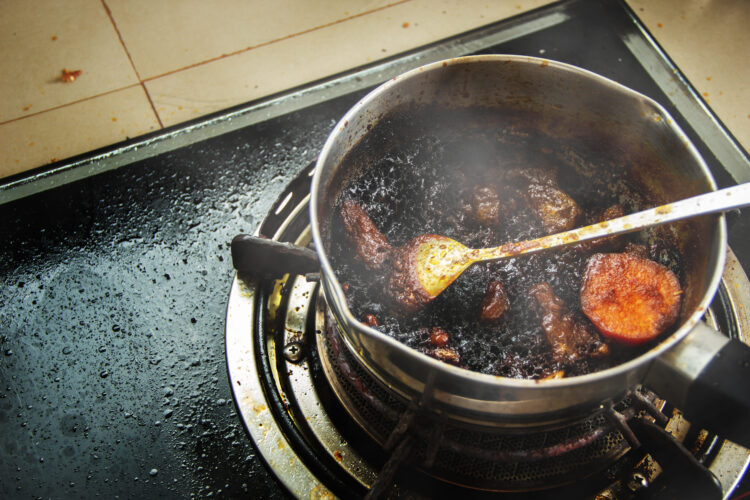 zagorjeli lonac, hrana, čišćenje