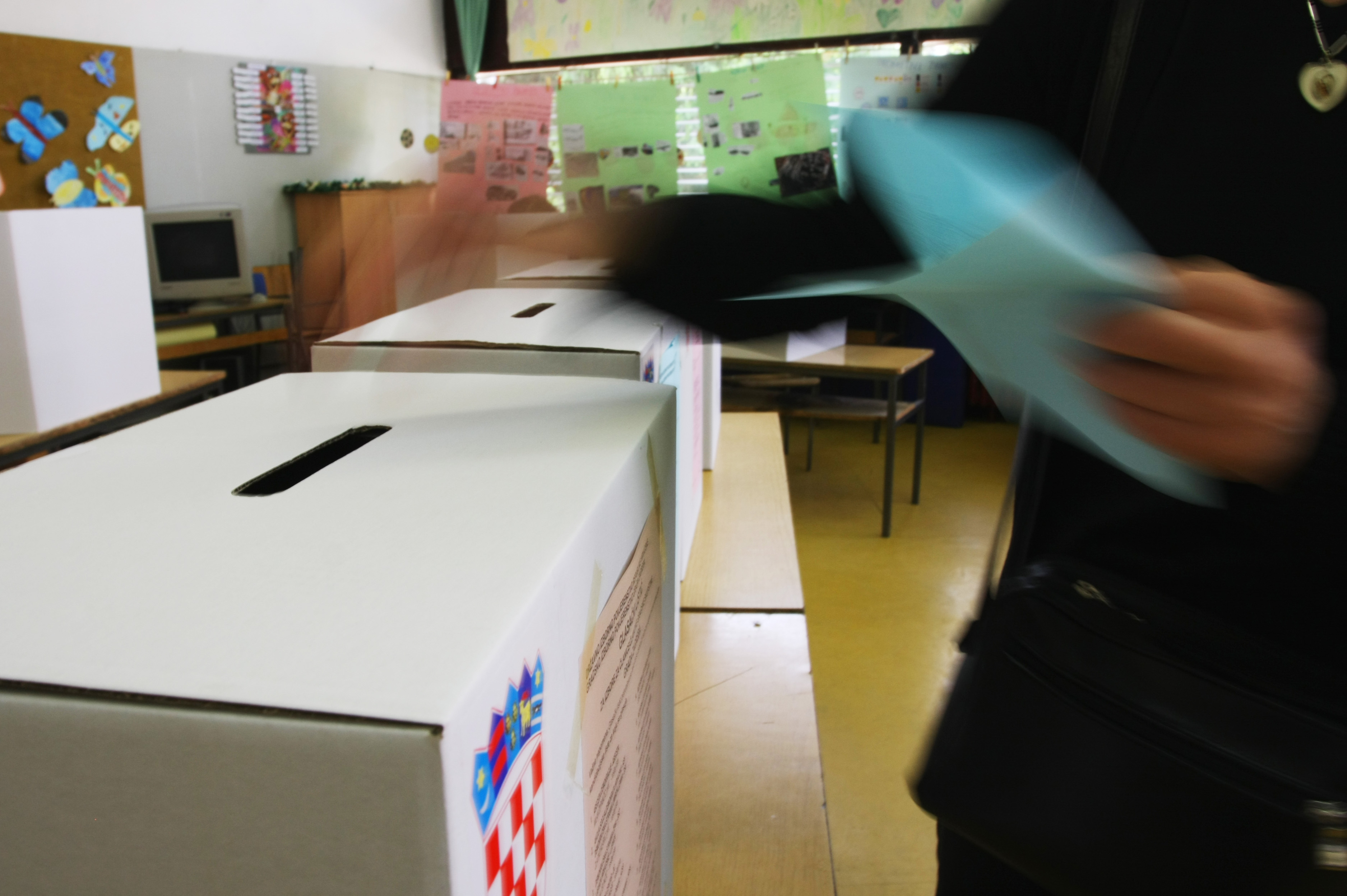 Zagreb: Gra?ani izlaze na biralita za lokalne izbore 2009.