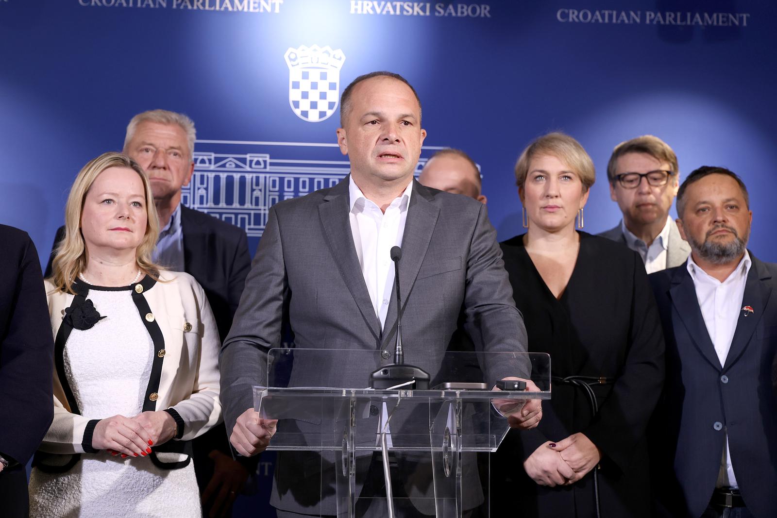 Zagreb: SDP predao potpise za pokretanje pitanja povjerenja Andreju Plenkoviću