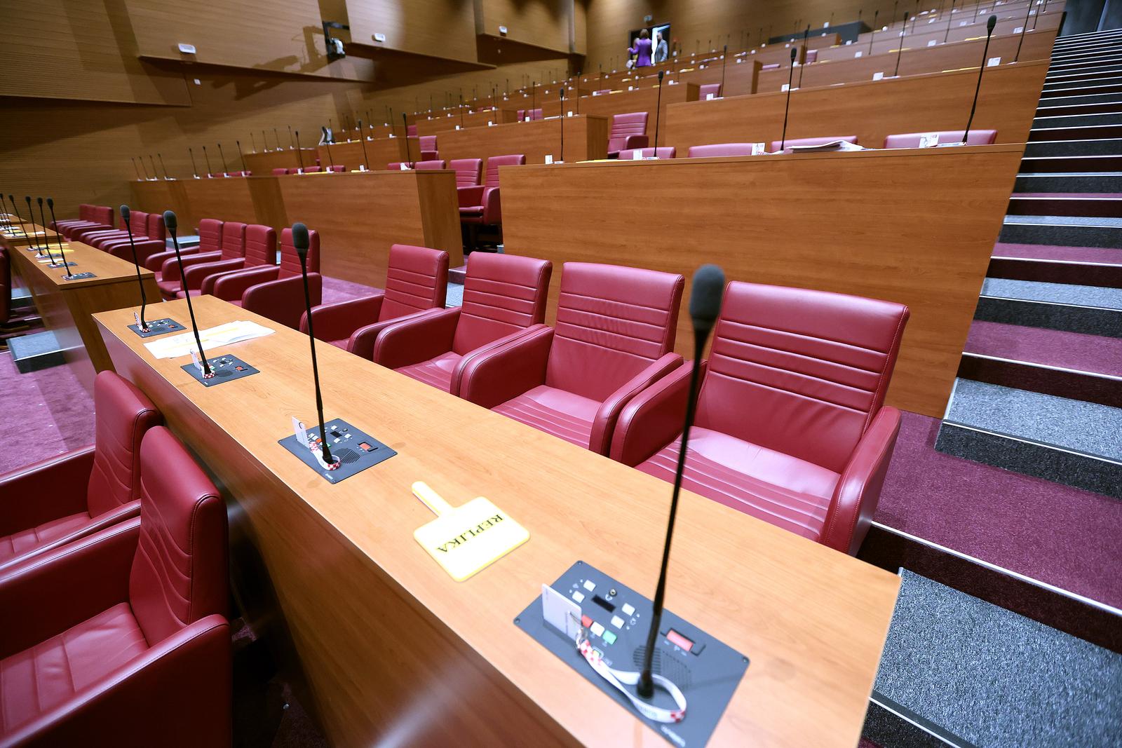 Zagreb: Saborske klupe čekaju izvješće o radu Vlade