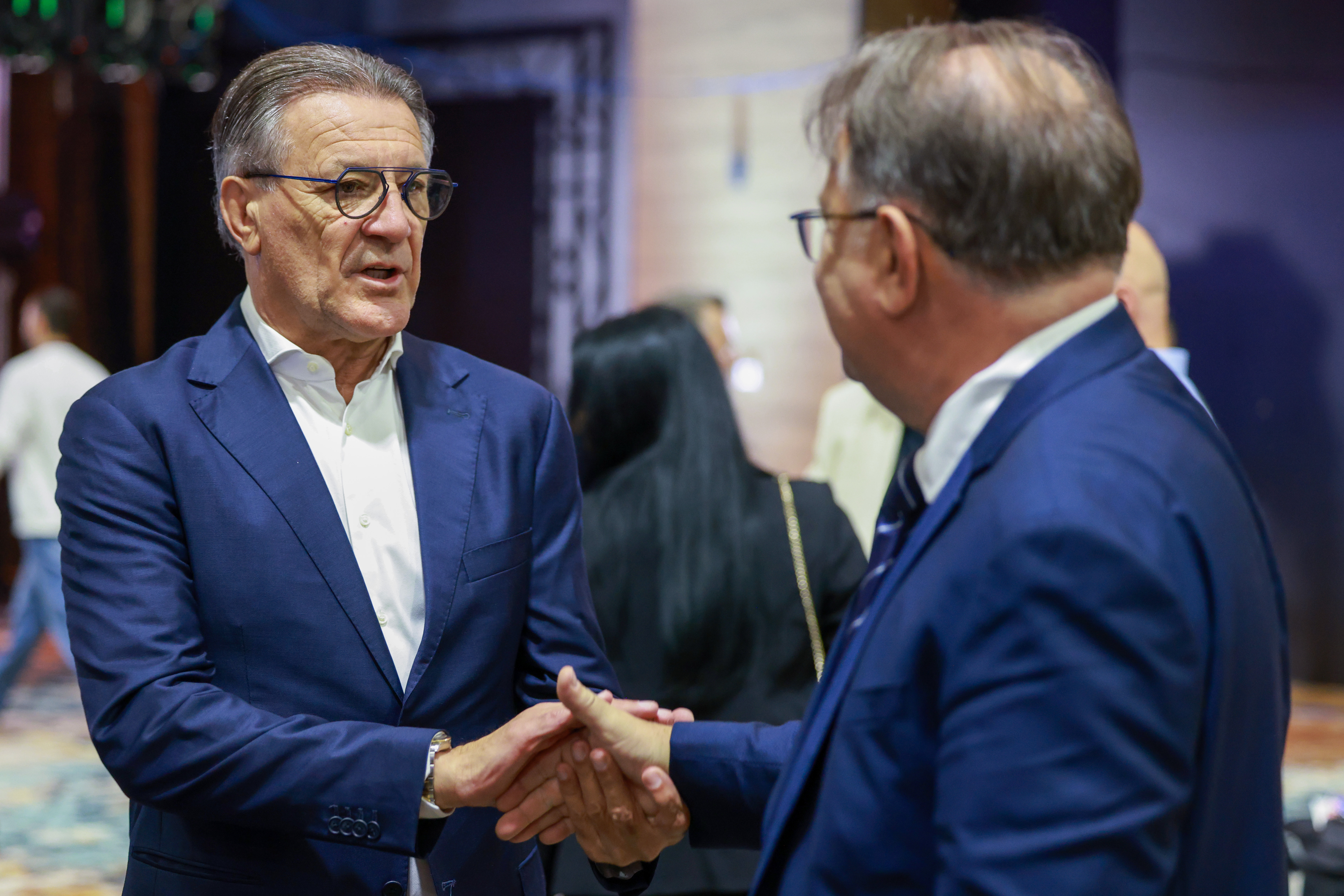 Sarajevo: Zdravko Mamić s djevojkom Jelenom  na premijeri filma o Vahidu Halilhodžiću "Moja istina-Vaha"